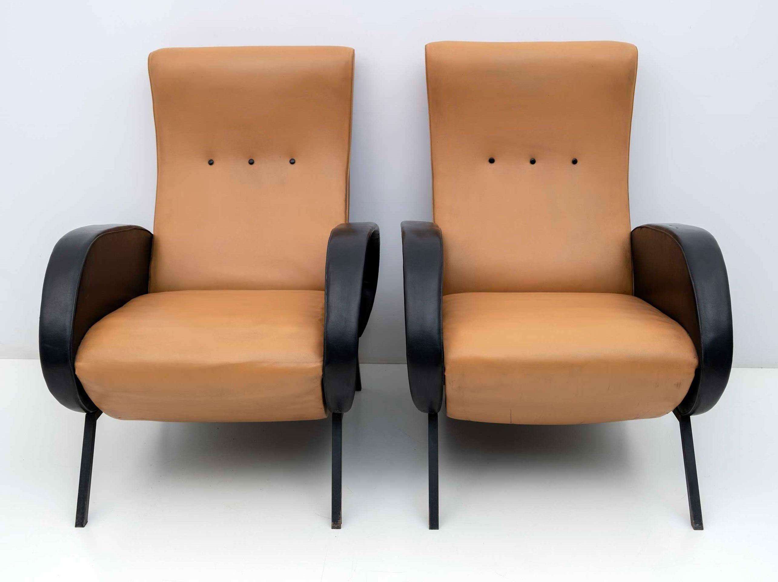 Metal Pair of Marco Zanuso Mid-Century Modern Italian Leather Reclining Armchairs, 50s For Sale