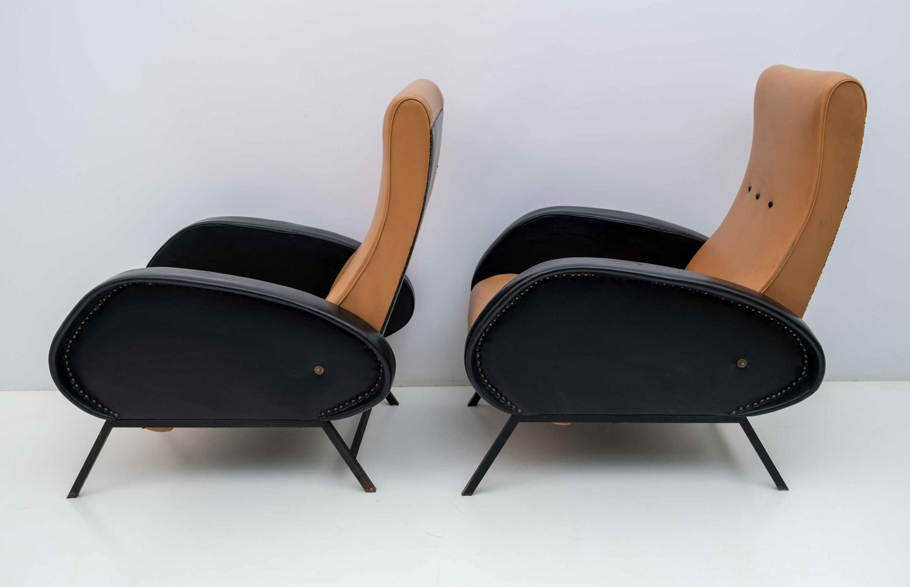 Pair of Marco Zanuso Mid-Century Modern Italian Leather Reclining Armchairs, 50s For Sale 1