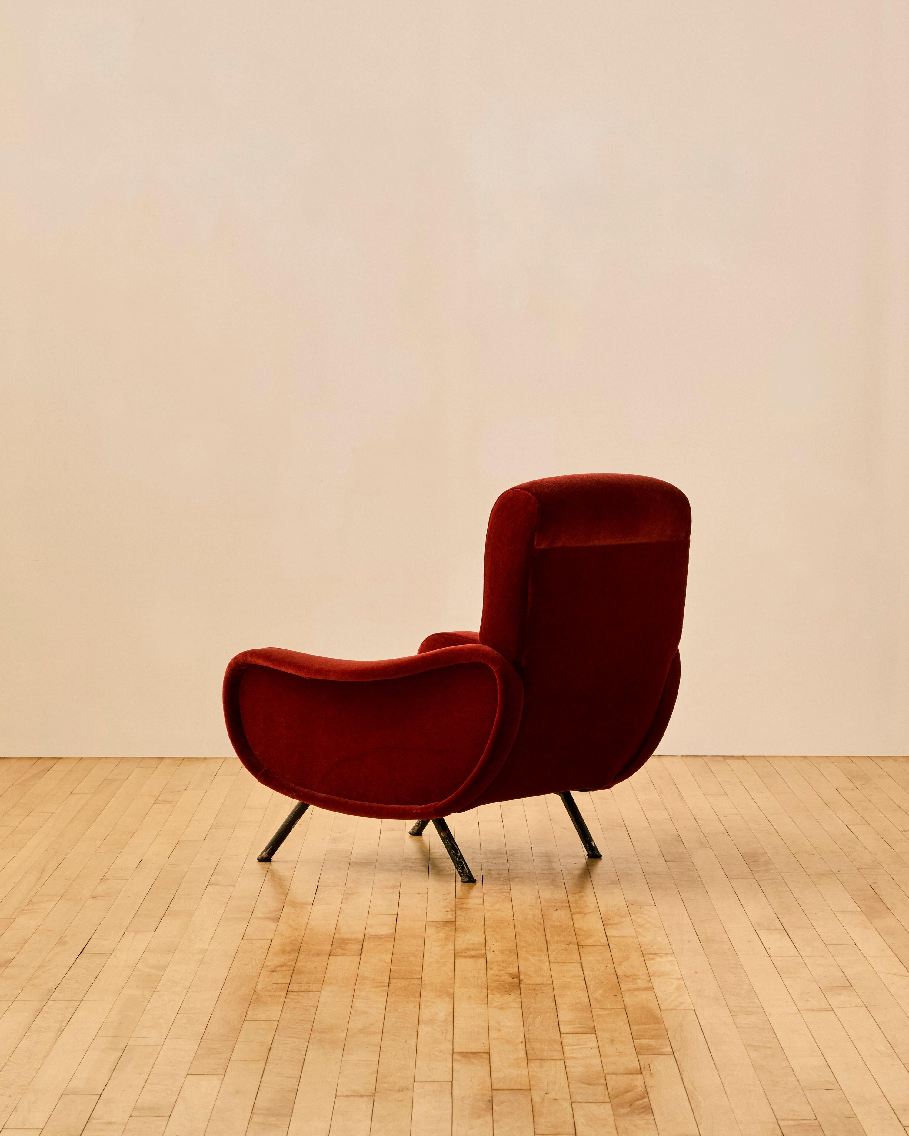 Pareja de Sillones de Dama Marco Zanuso Rojo en Bueno estado para la venta en Long Island City, NY