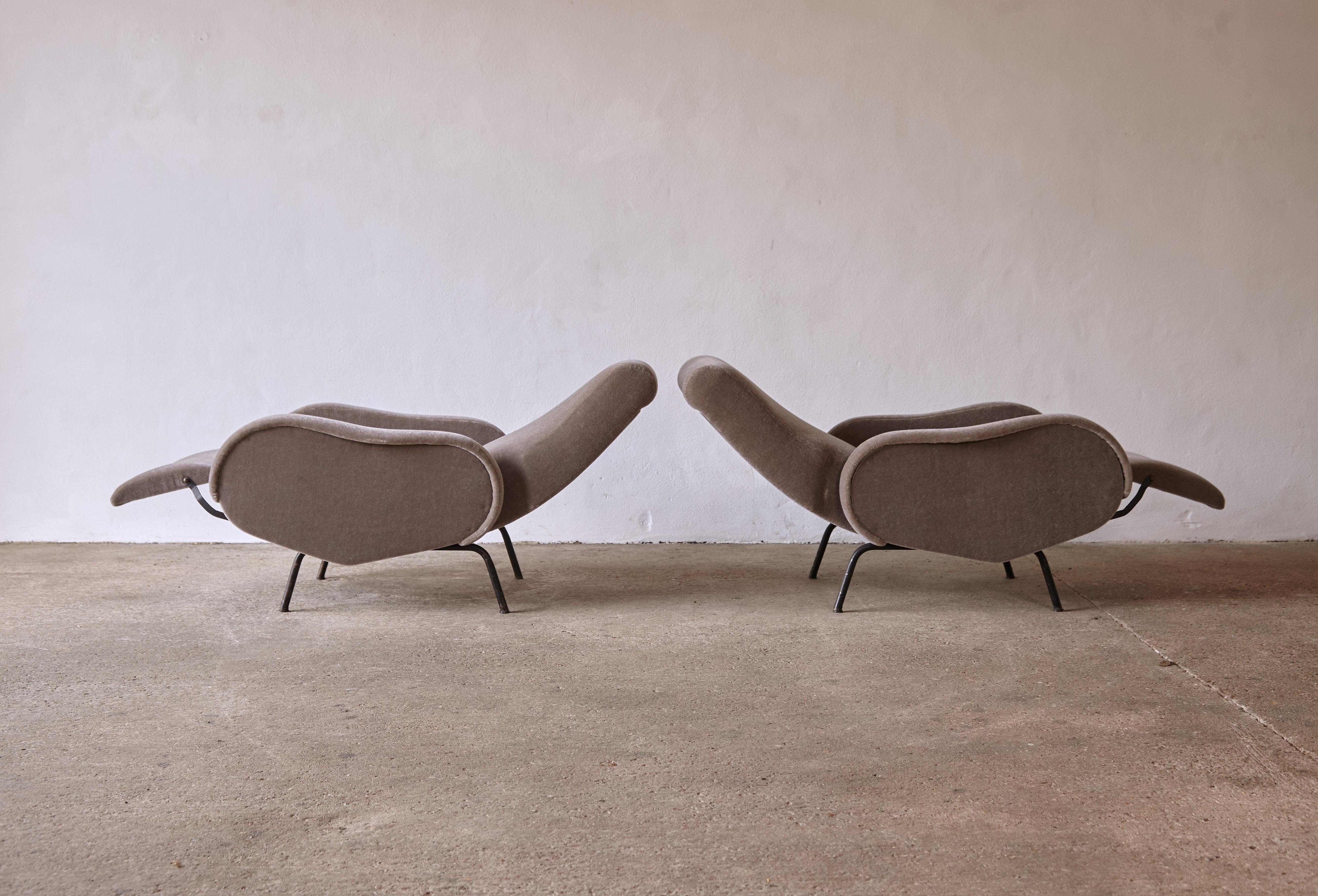 Pair of Marco Zanuso Style Reclining Lady Chairs in 100% Mohair, Italy, 1960s 4
