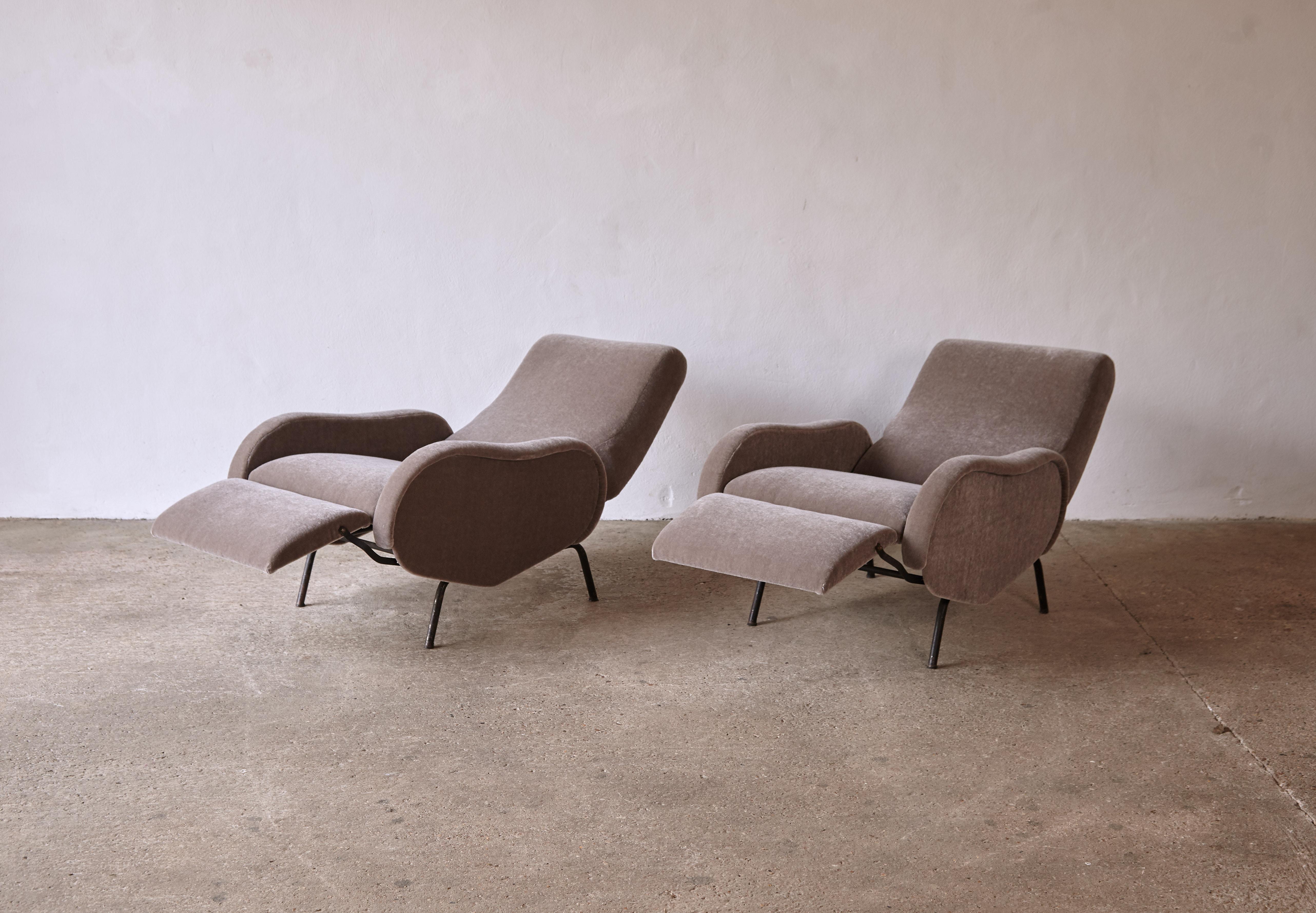Pair of Marco Zanuso Style Reclining Lady Chairs in 100% Mohair, Italy, 1960s 5