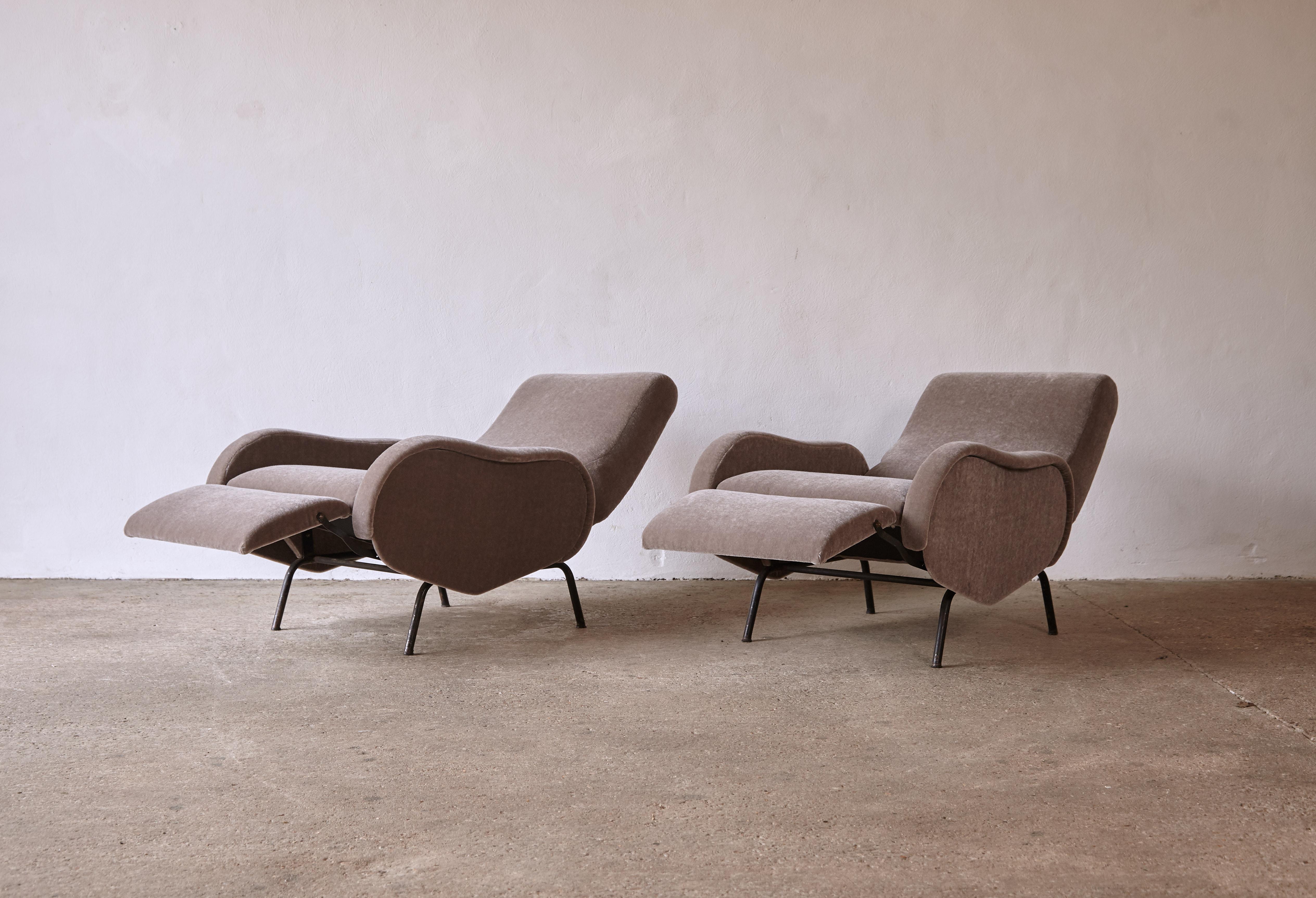 Pair of Marco Zanuso Style Reclining Lady Chairs in 100% Mohair, Italy, 1960s 6
