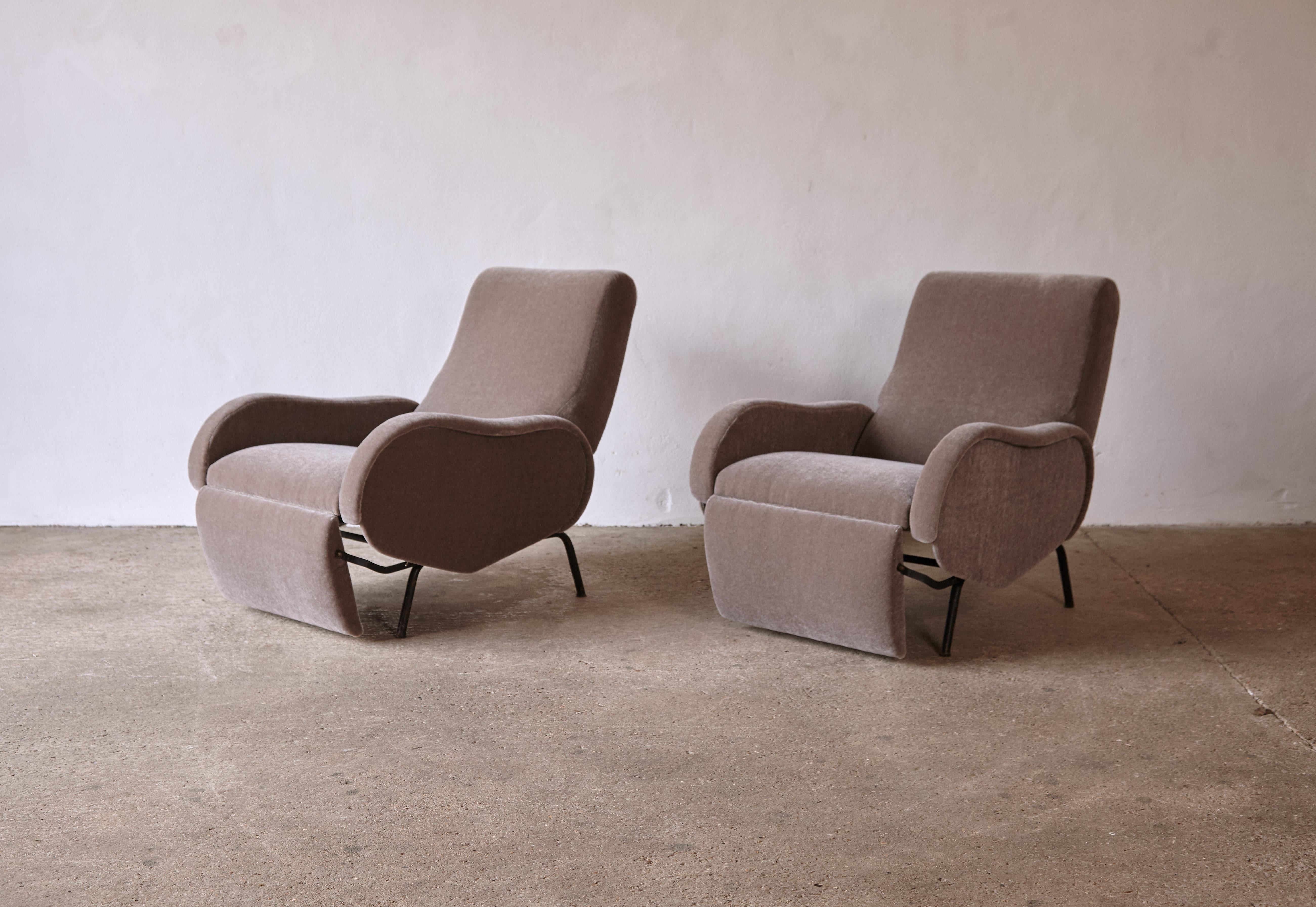 Pair of Marco Zanuso Style Reclining Lady Chairs in 100% Mohair, Italy, 1960s 8
