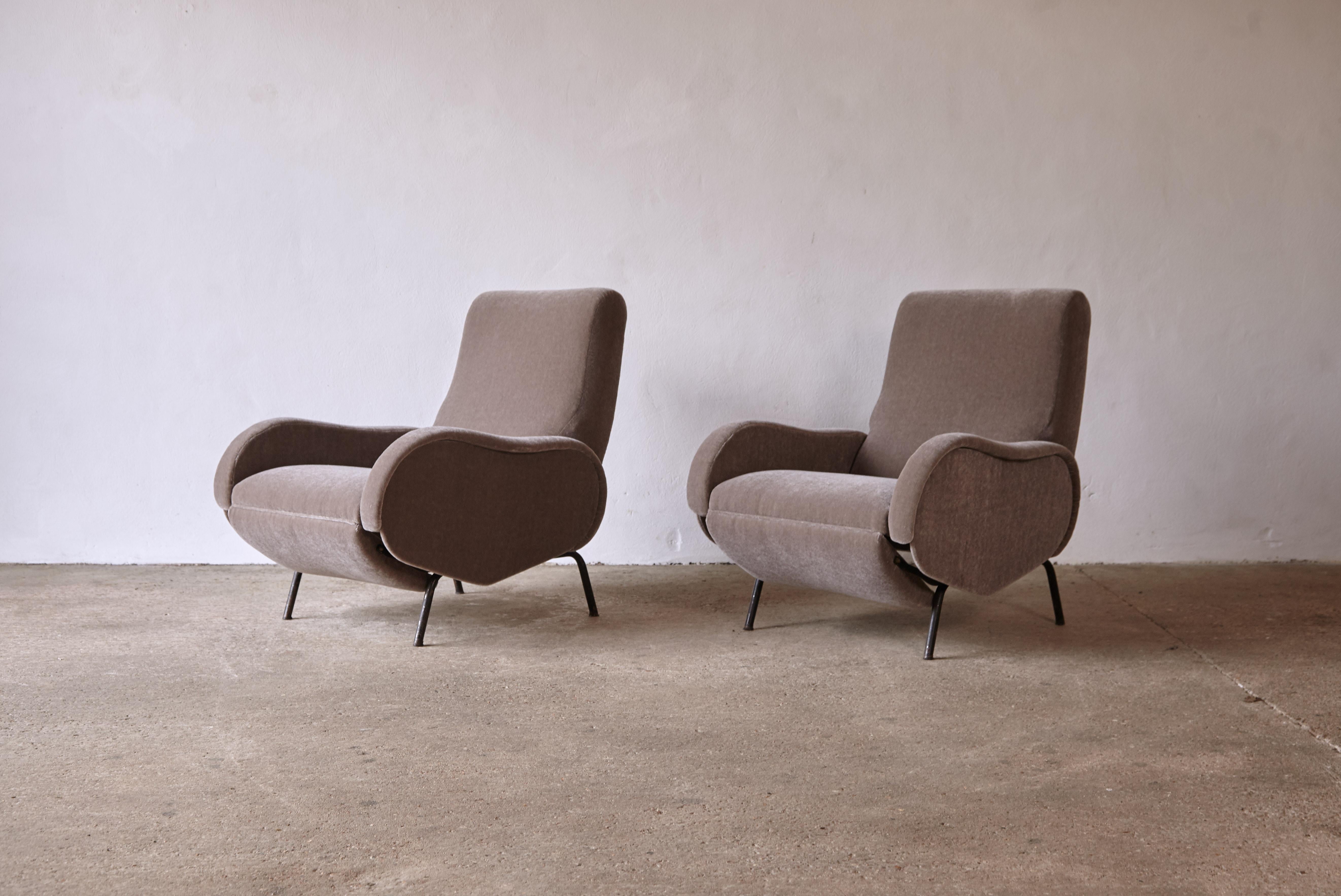 Pair of Marco Zanuso Style Reclining Lady Chairs in 100% Mohair, Italy, 1960s 9