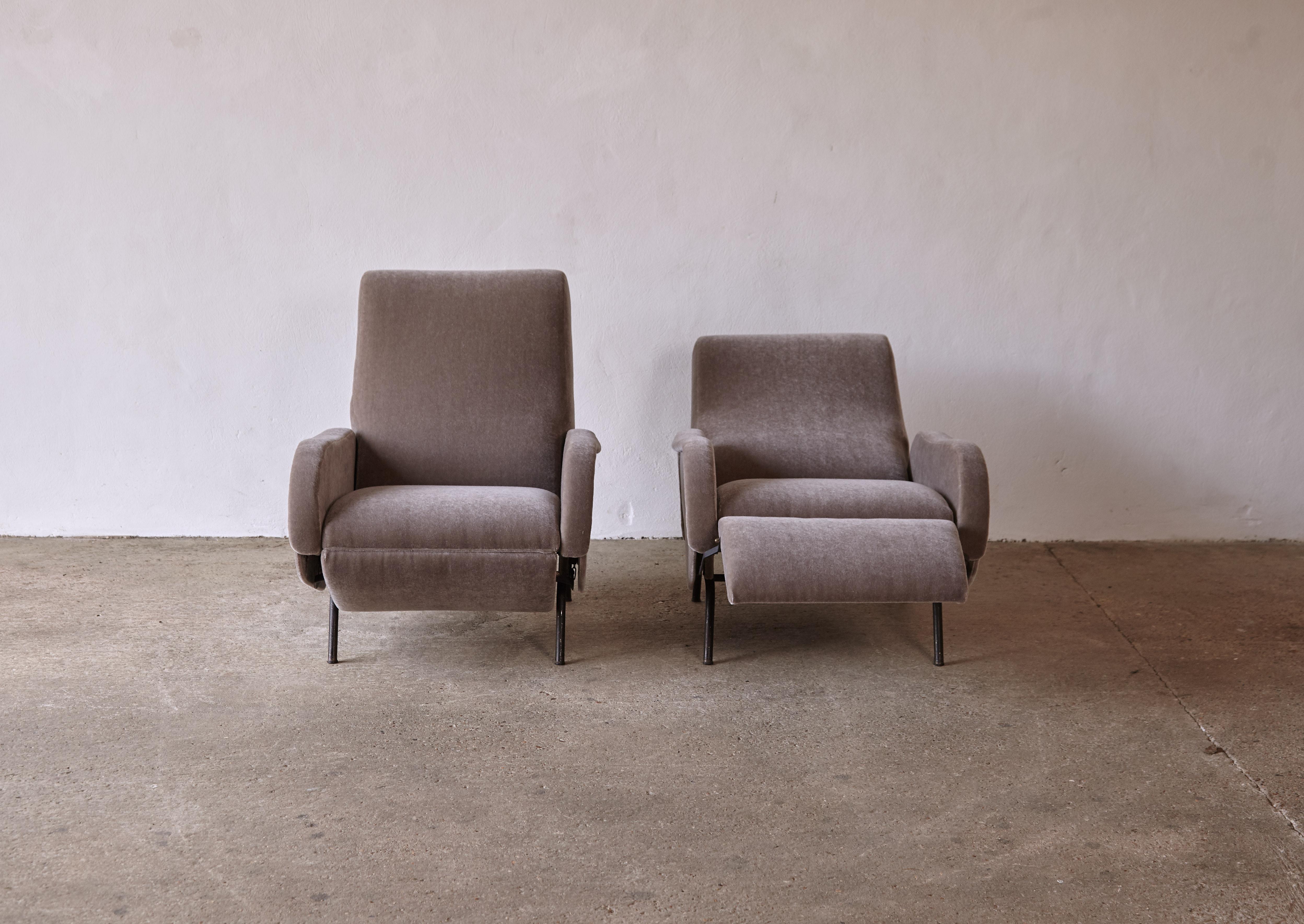 Pair of Marco Zanuso Style Reclining Lady Chairs in 100% Mohair, Italy, 1960s 10