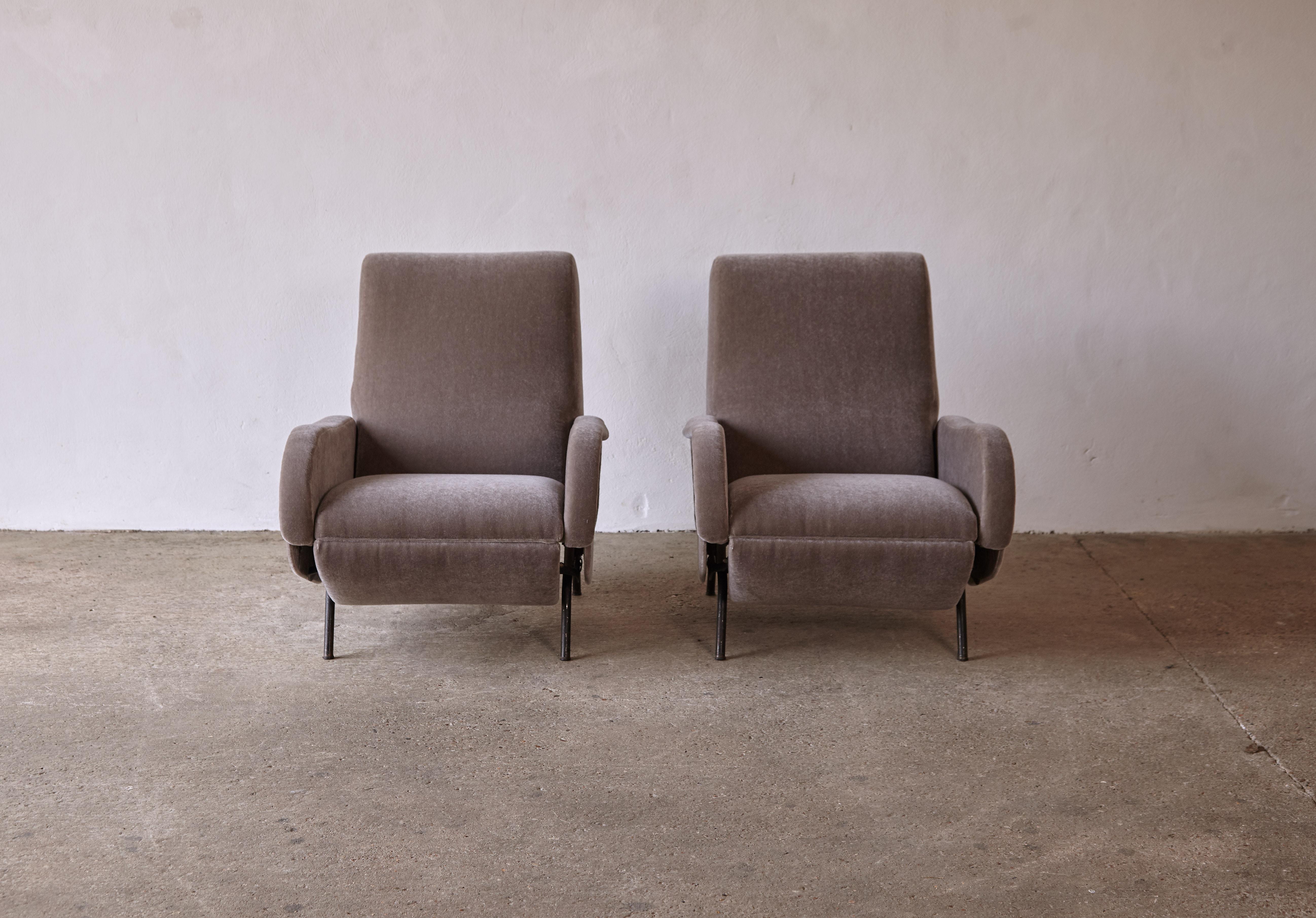 Pair of Marco Zanuso Style Reclining Lady Chairs in 100% Mohair, Italy, 1960s 11