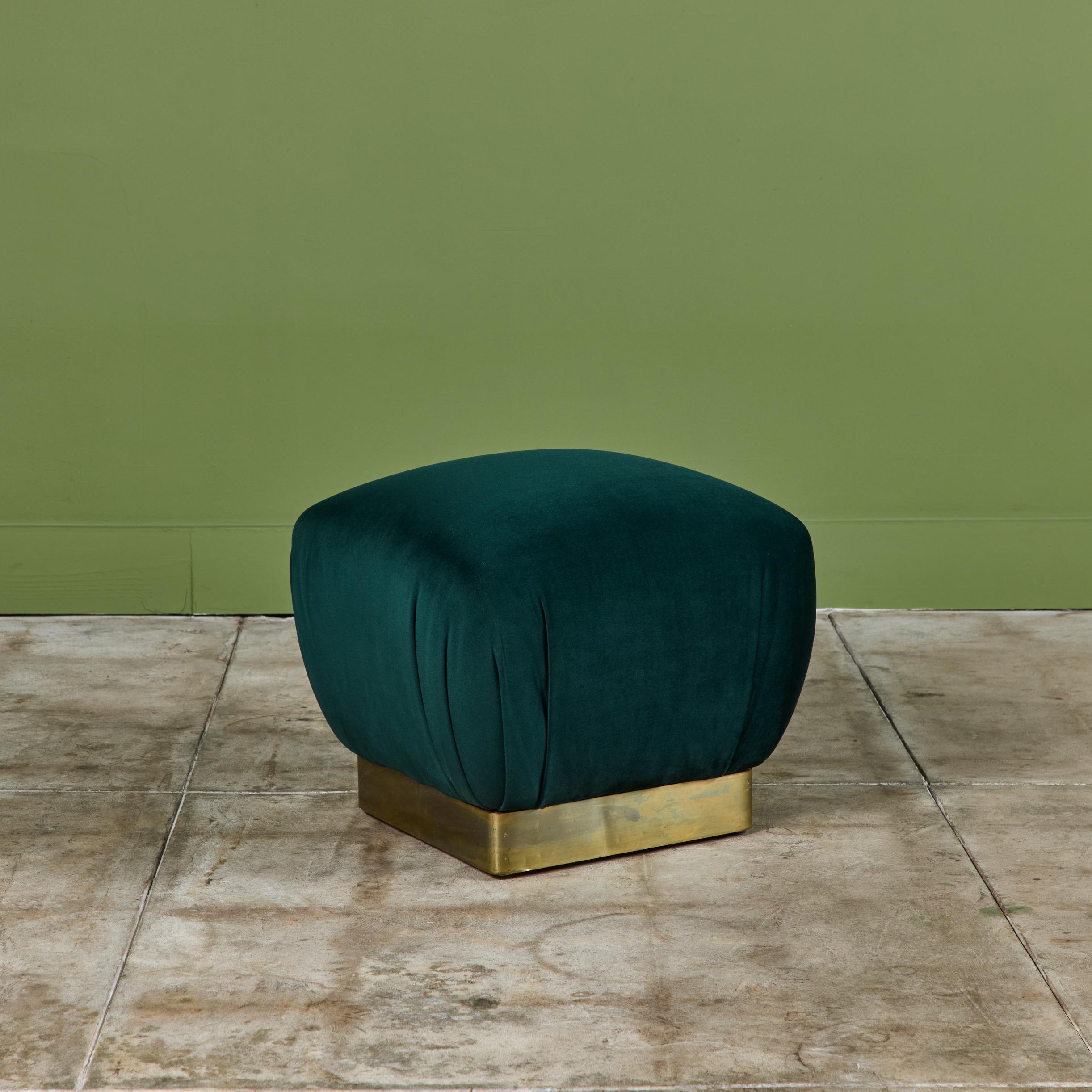 Mid-Century Modern Paire de poufs Marge Carson en velours vert en vente