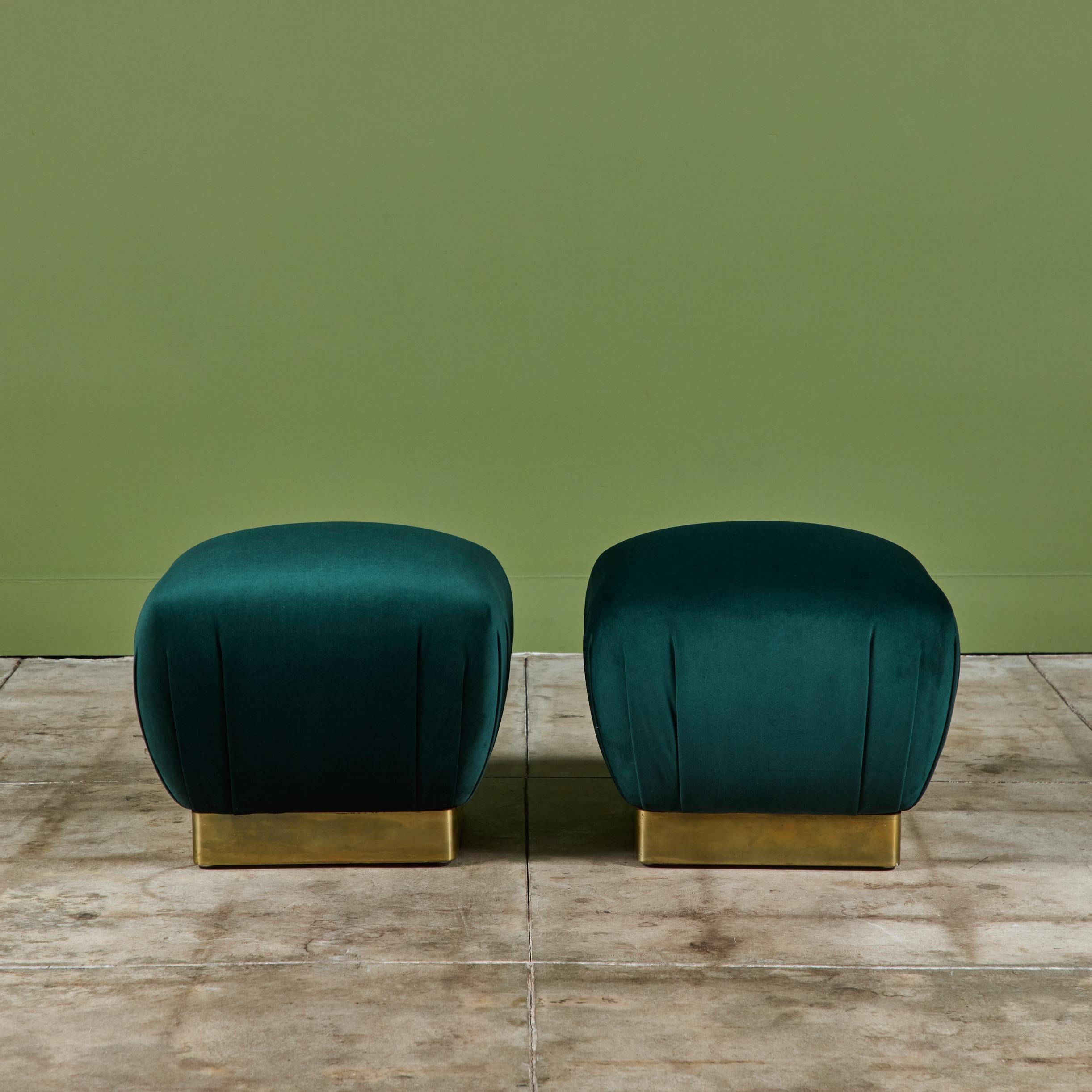 Américain Paire de poufs Marge Carson en velours vert en vente