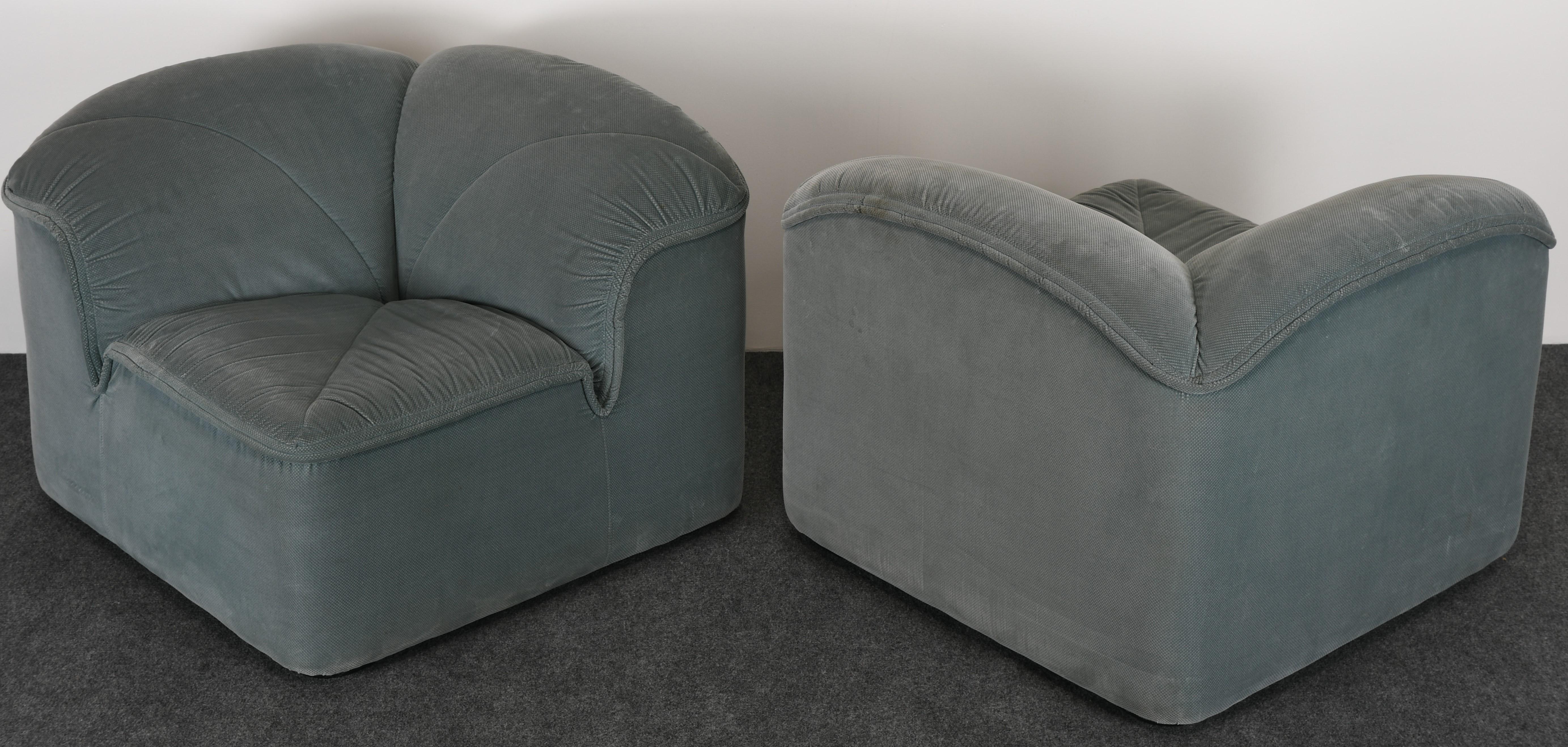 A sculptural pair of Mid-Century Modern Mariani lounge chairs made exclusively for Pace collection, Inc. 

Dimensions: 29