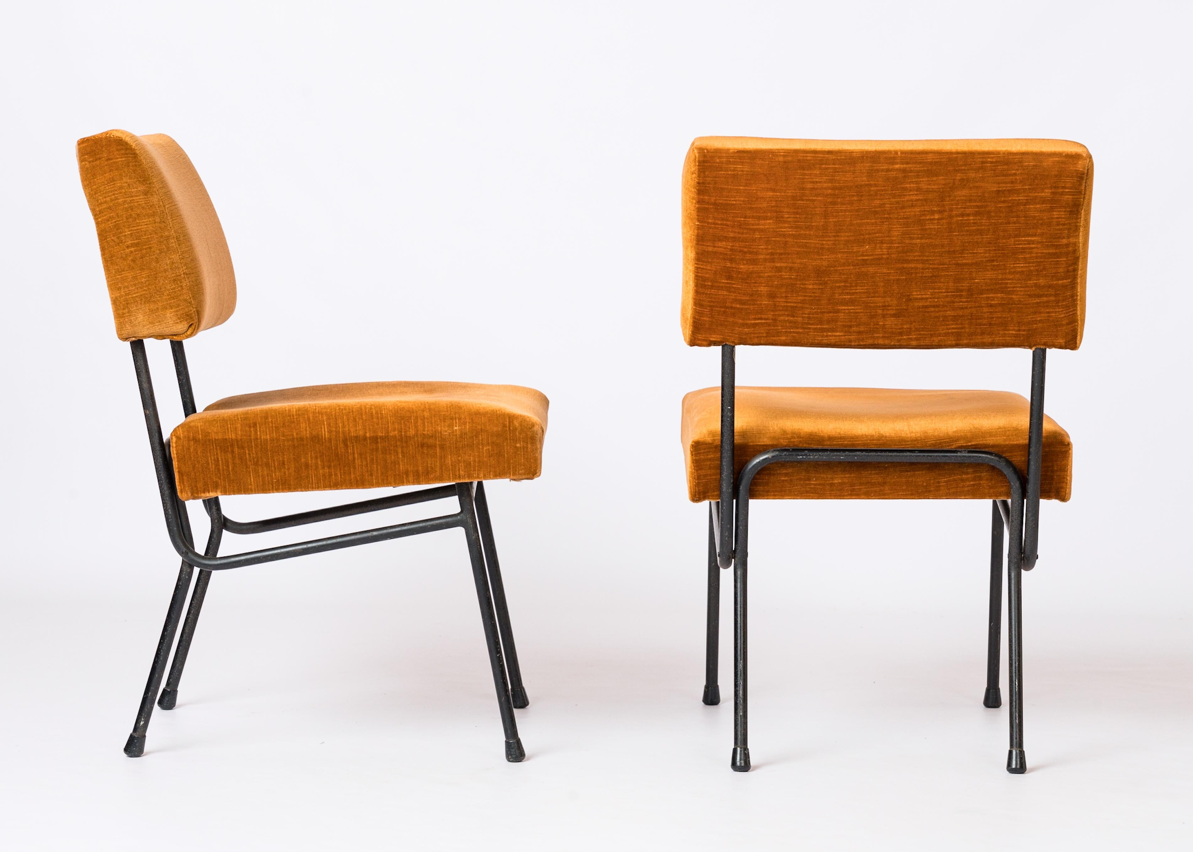 Paire de chaises réglables en velours Marigold att. Pierre Guariche, France, années 1960 État moyen - En vente à New York, NY