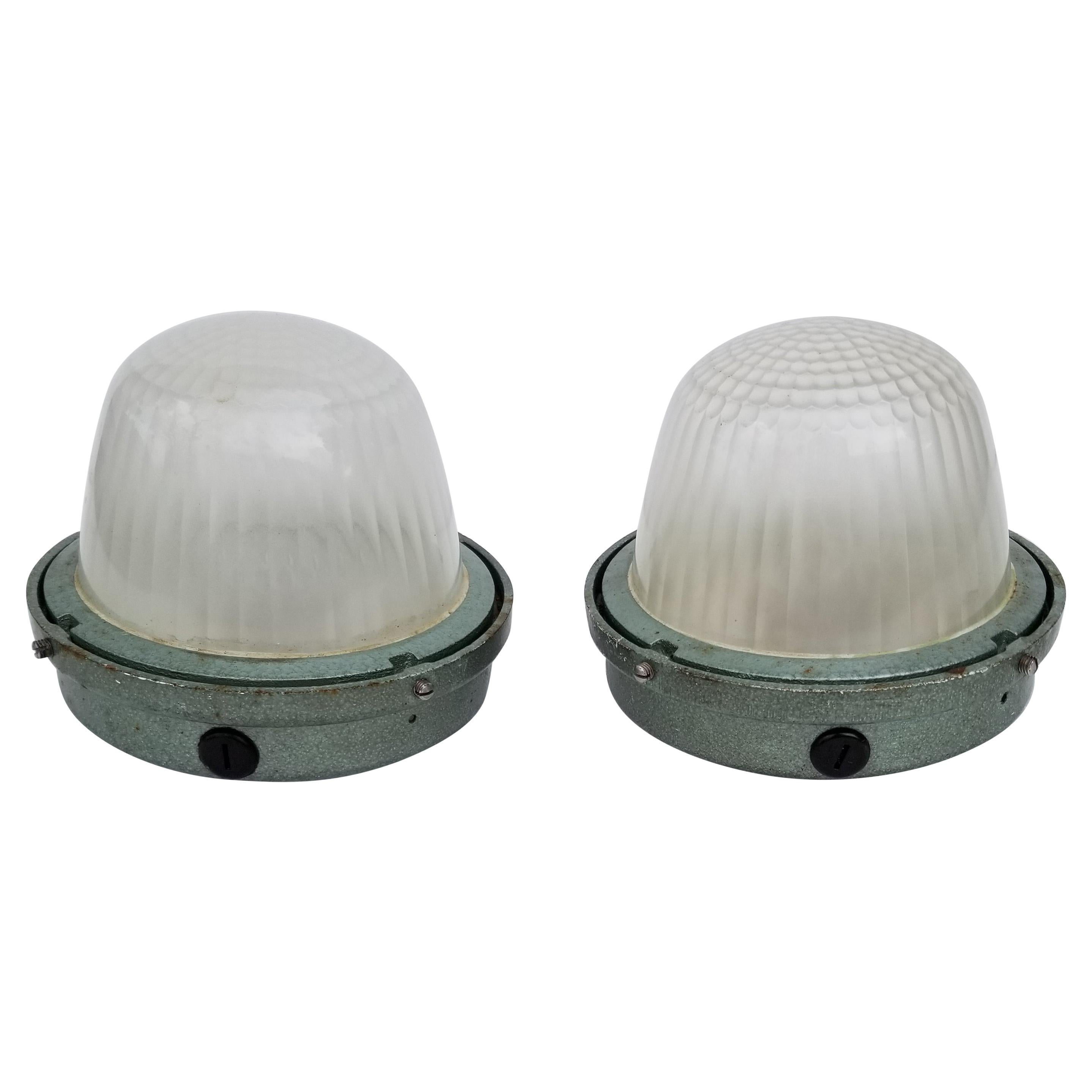 Coppia di lampade marine di Holophane