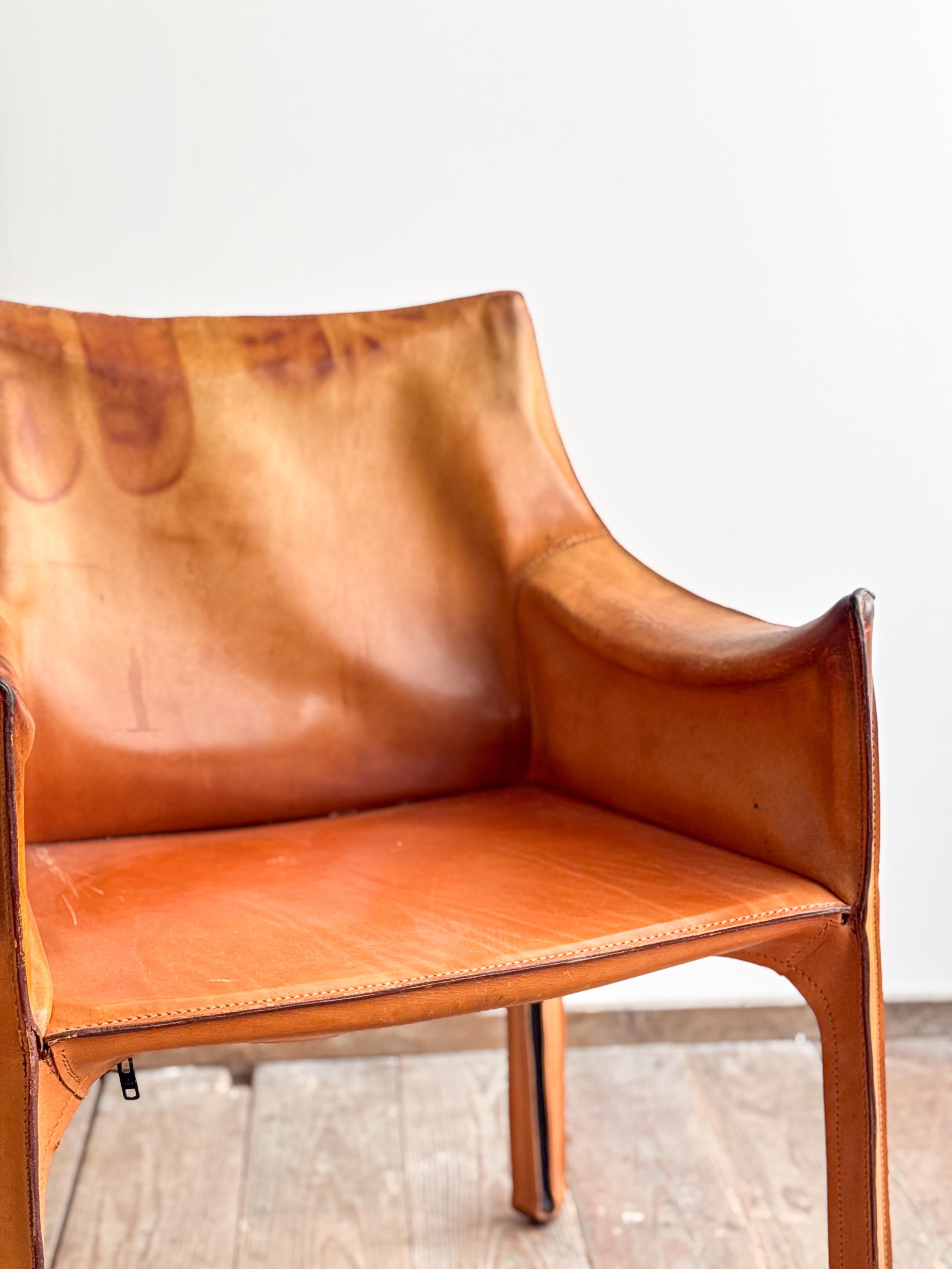 Coppia di poltrone in pelle Mario Bellini Cab 413 per Cassina, Italia, anni '70 in vendita 9