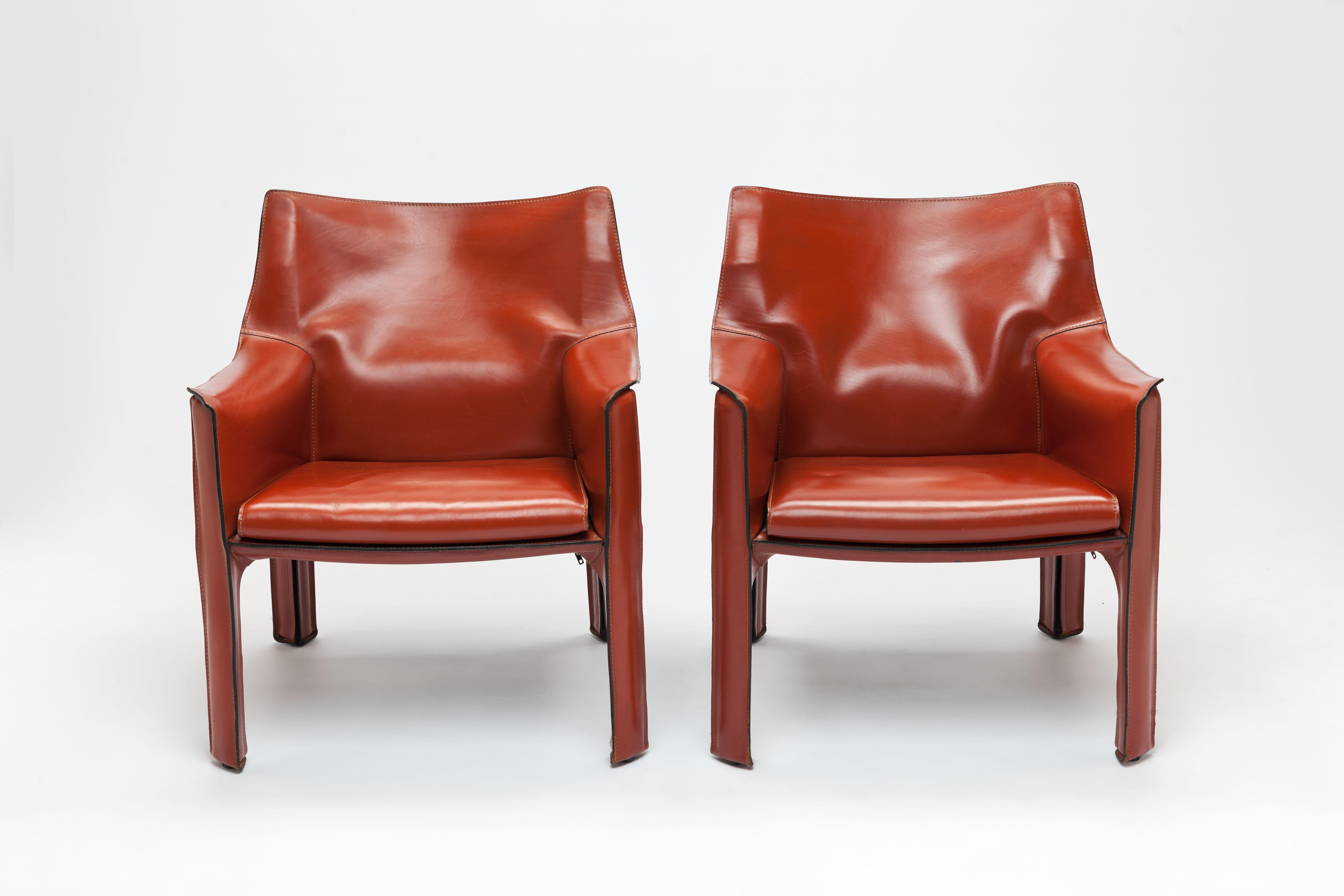 Pair of 1980s model CAB 414 lounge chairs by Mario Bellini for Cassina Italy.
Exceptional high-quality chairs consists of a leather cover stretched over a steel frame.
Bellini's innovation lay in using zips to fasten the leather cover to its