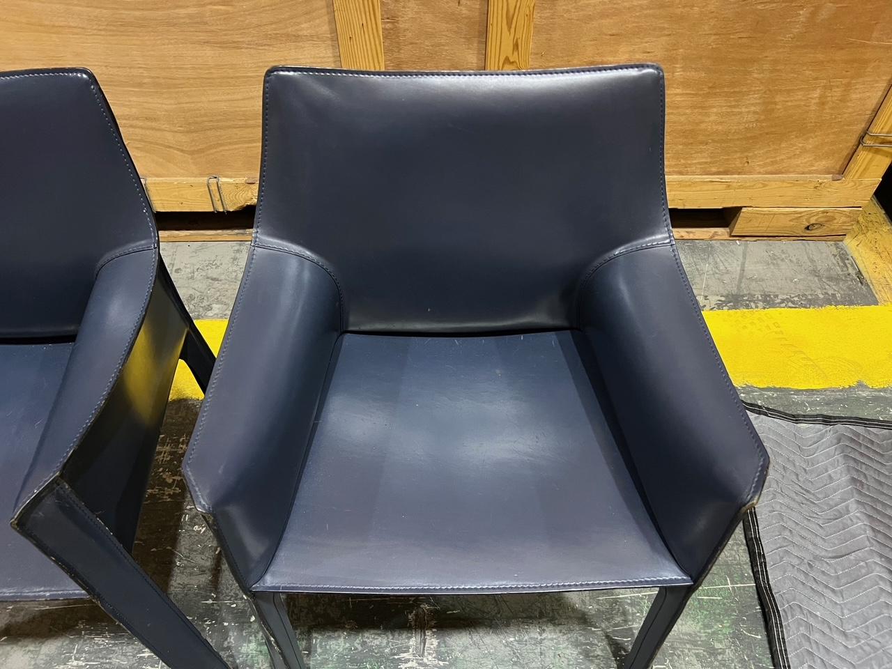 Italian Pair of Mario Bellini for Cassina 'CAB 413' Dining Chairs in Navy Blue Leather For Sale