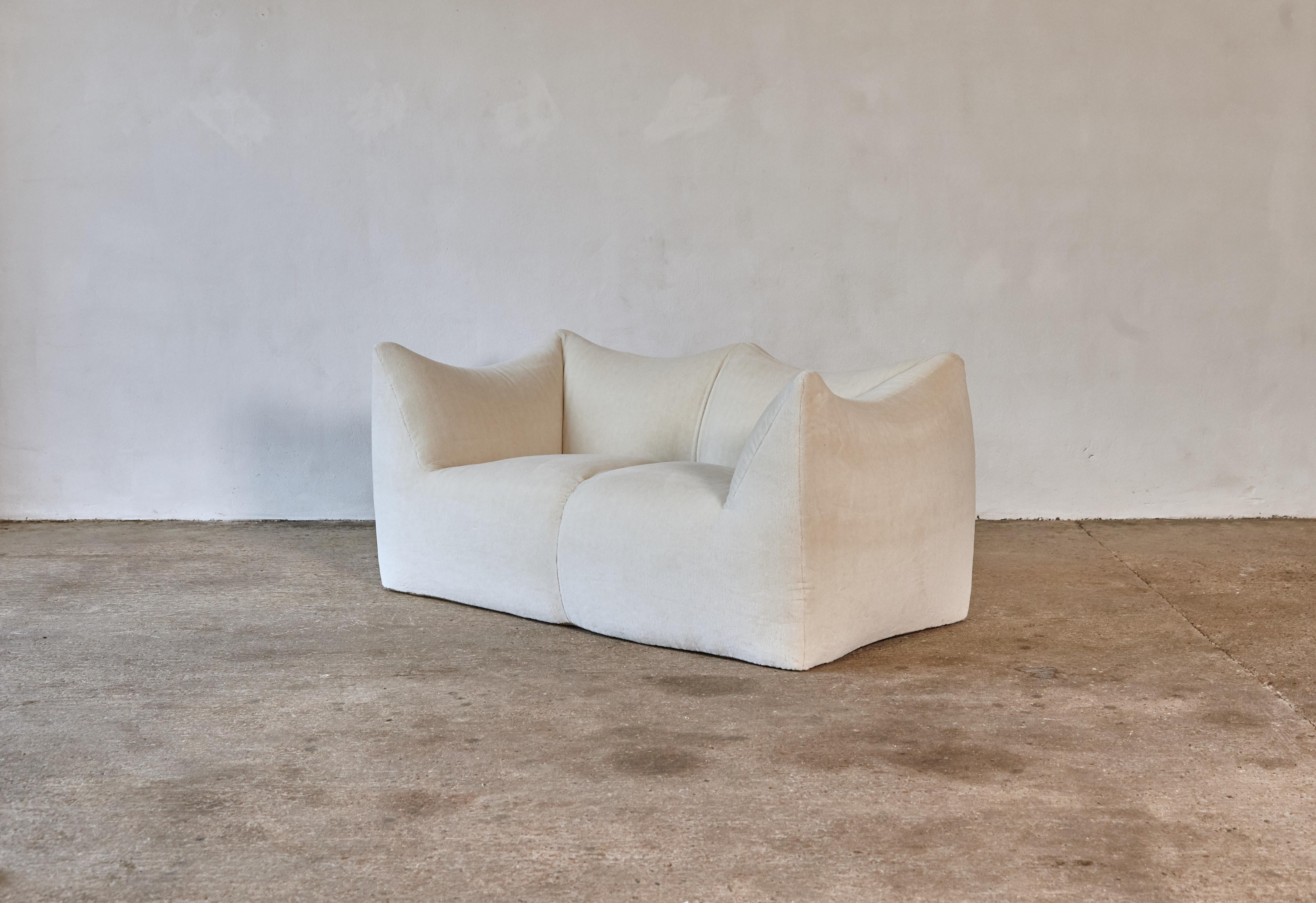Mid-Century Modern Pair of Mario Bellini Le Bambole Sofas, Upholstered in Alpaca, B&B Italia, 1970s