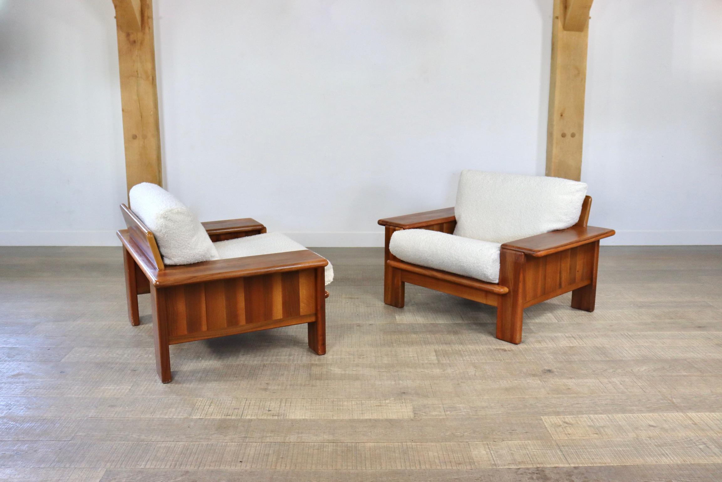 Mid-20th Century Pair of Mario Marenco Lounge chairs in bouclé for Mobilgirgi, 1970s