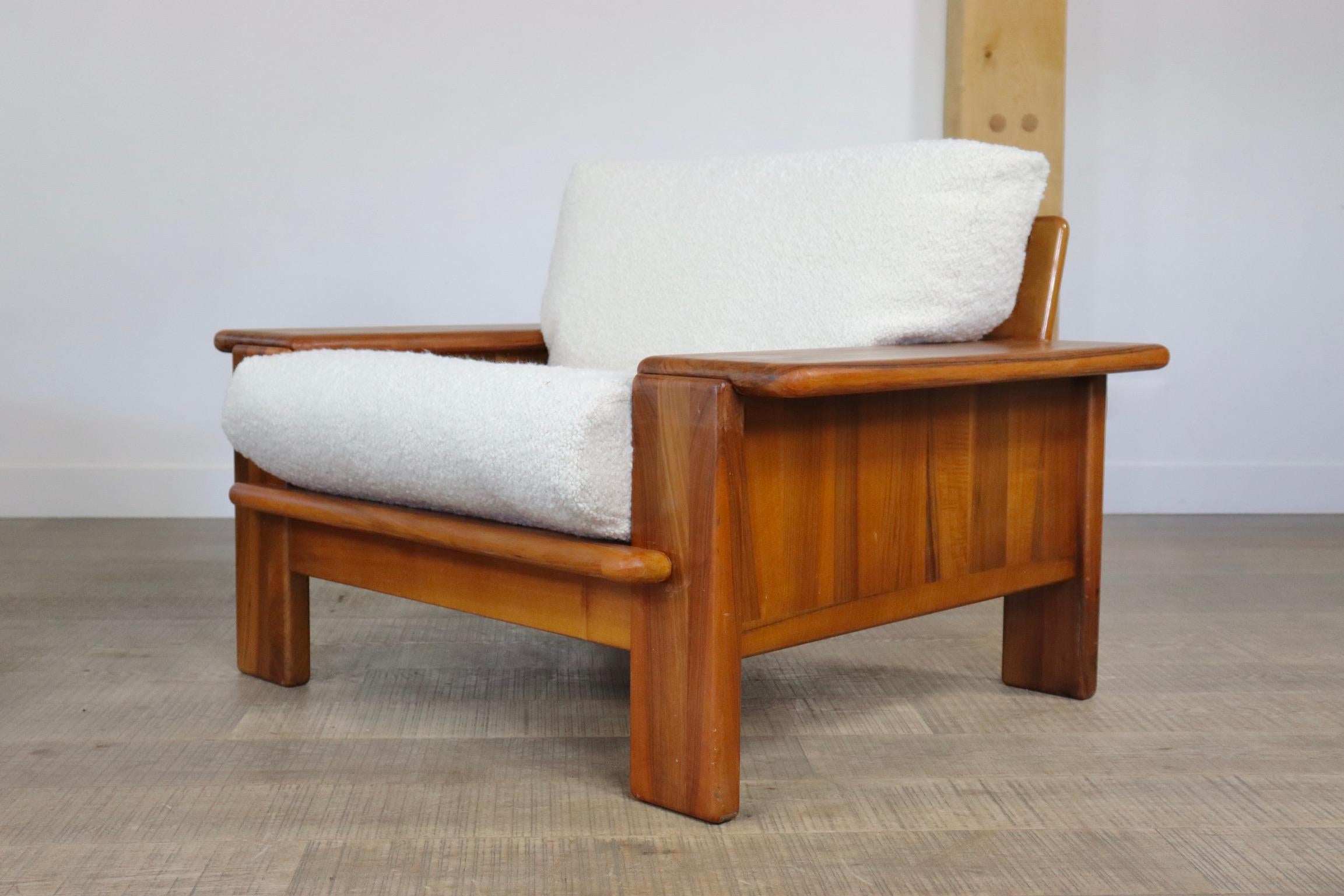 Pair of Mario Marenco Lounge chairs in bouclé for Mobilgirgi, 1970s 3