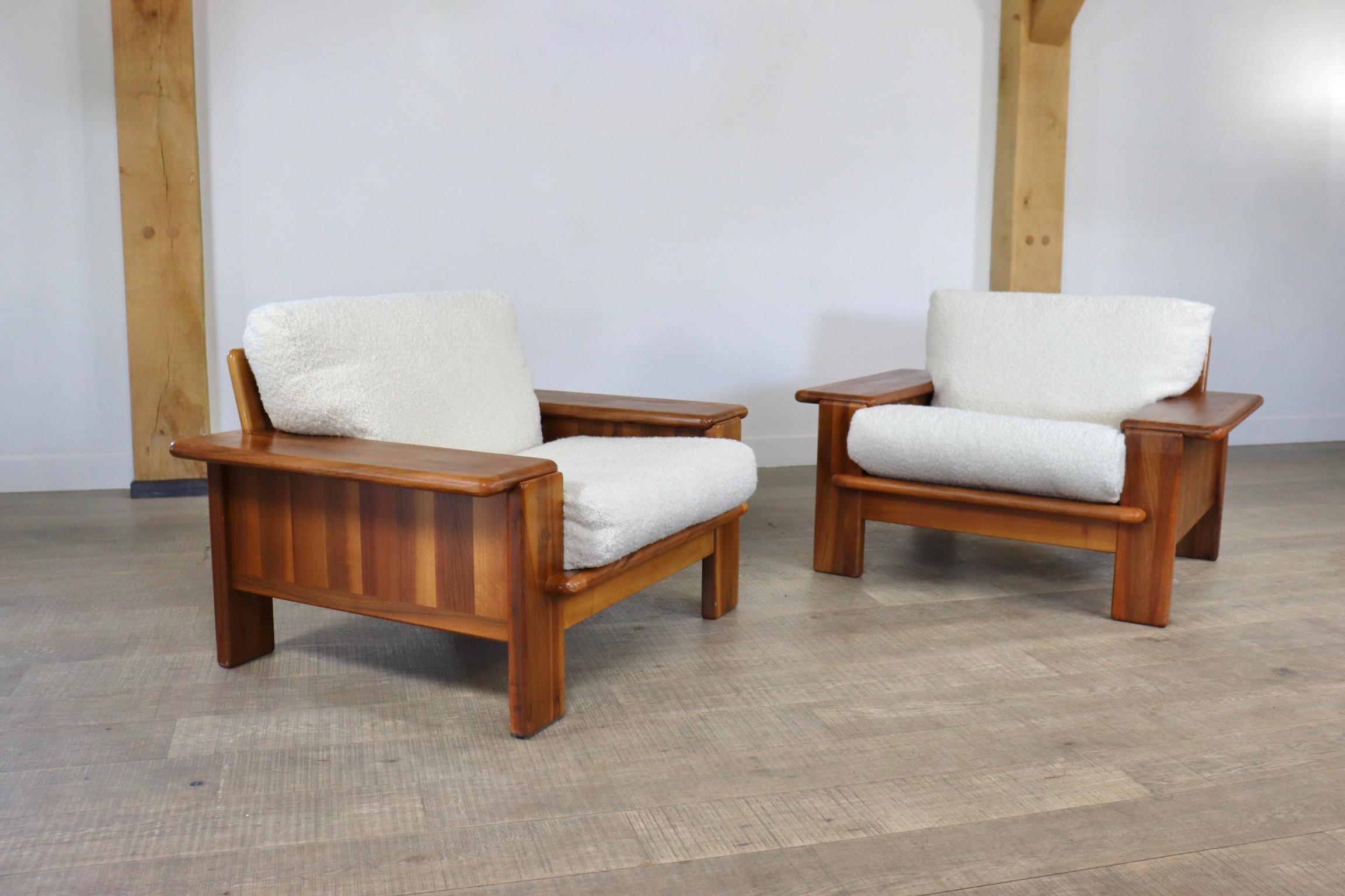 Pair of Mario Marenco Lounge chairs in bouclé for Mobilgirgi, 1970s 4