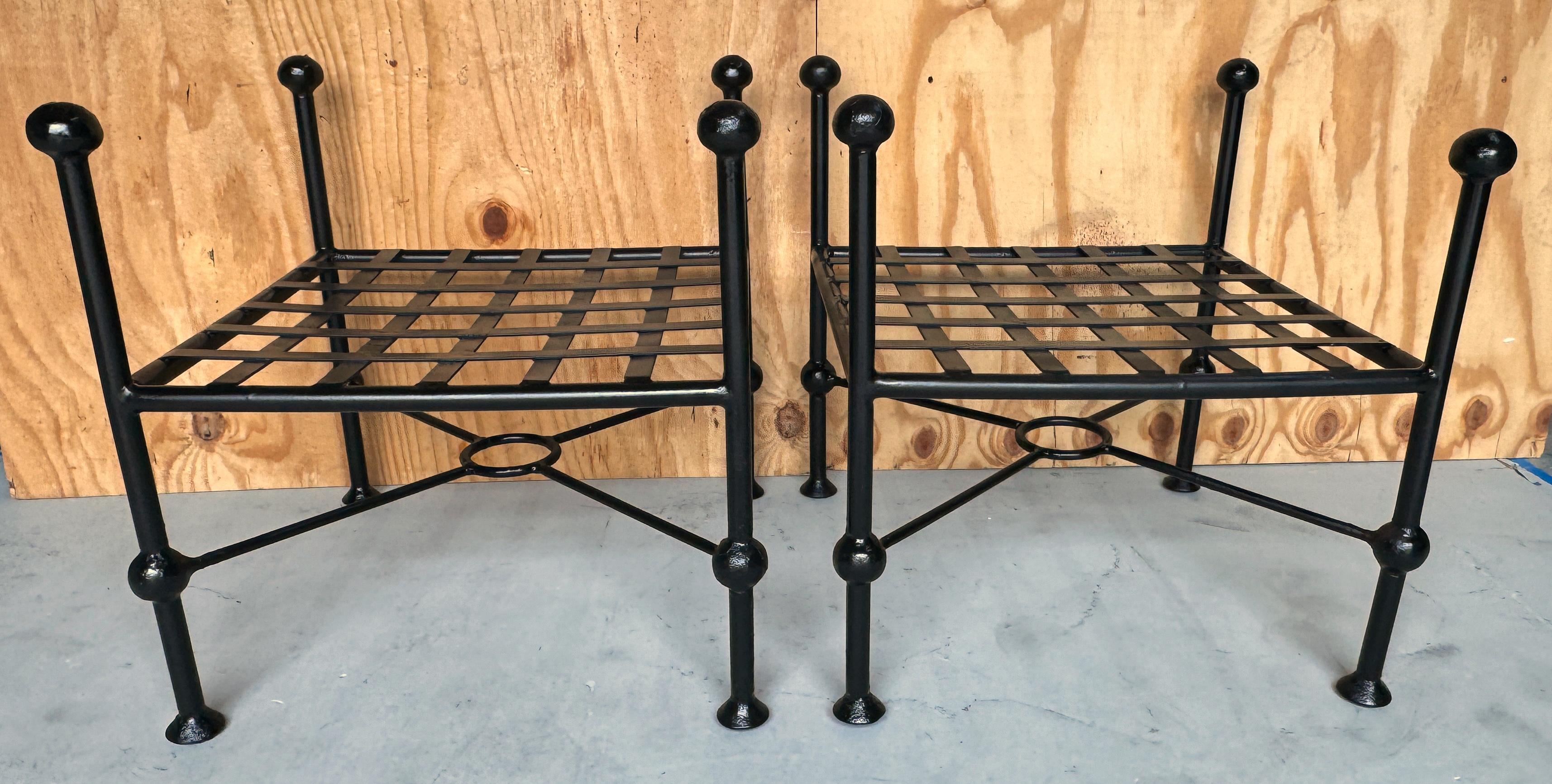 Paar Aluminium-Bänke im Mario Papperzinii-Stil (Gemalt) im Angebot