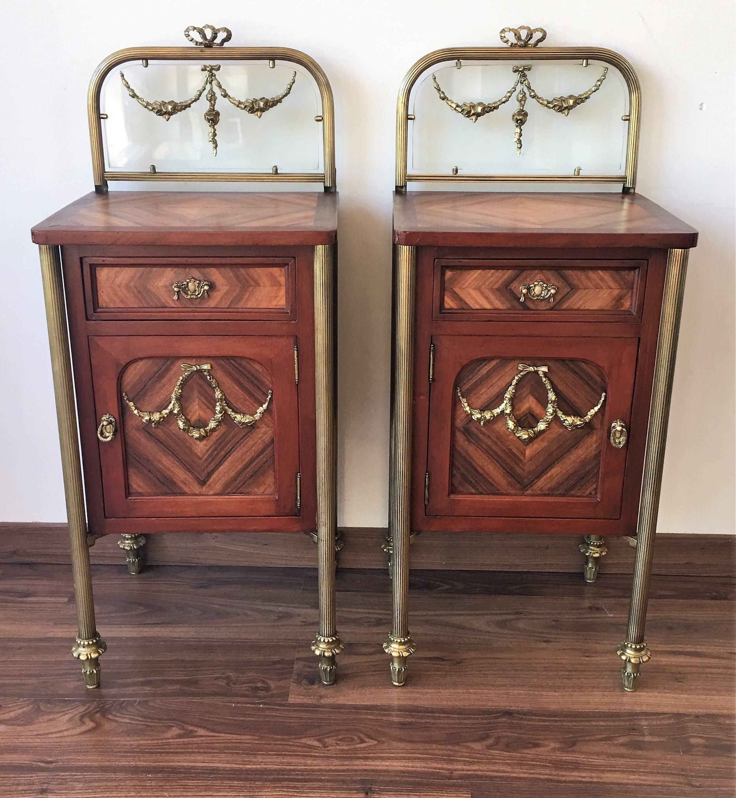 Pair of marquetry nightstands with glass crest and bronze legs
Beautiful marquetry top and original bronze handles and garniture
Completely restored.
Total Height : 37in
Height to the tabletop: 27.55in