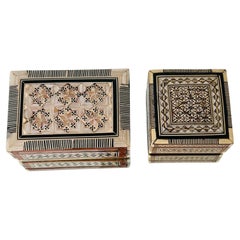 Pareja de cajas de marquetería con incrustaciones de mosaico de nácar, Oriente Próximo, c. 1960