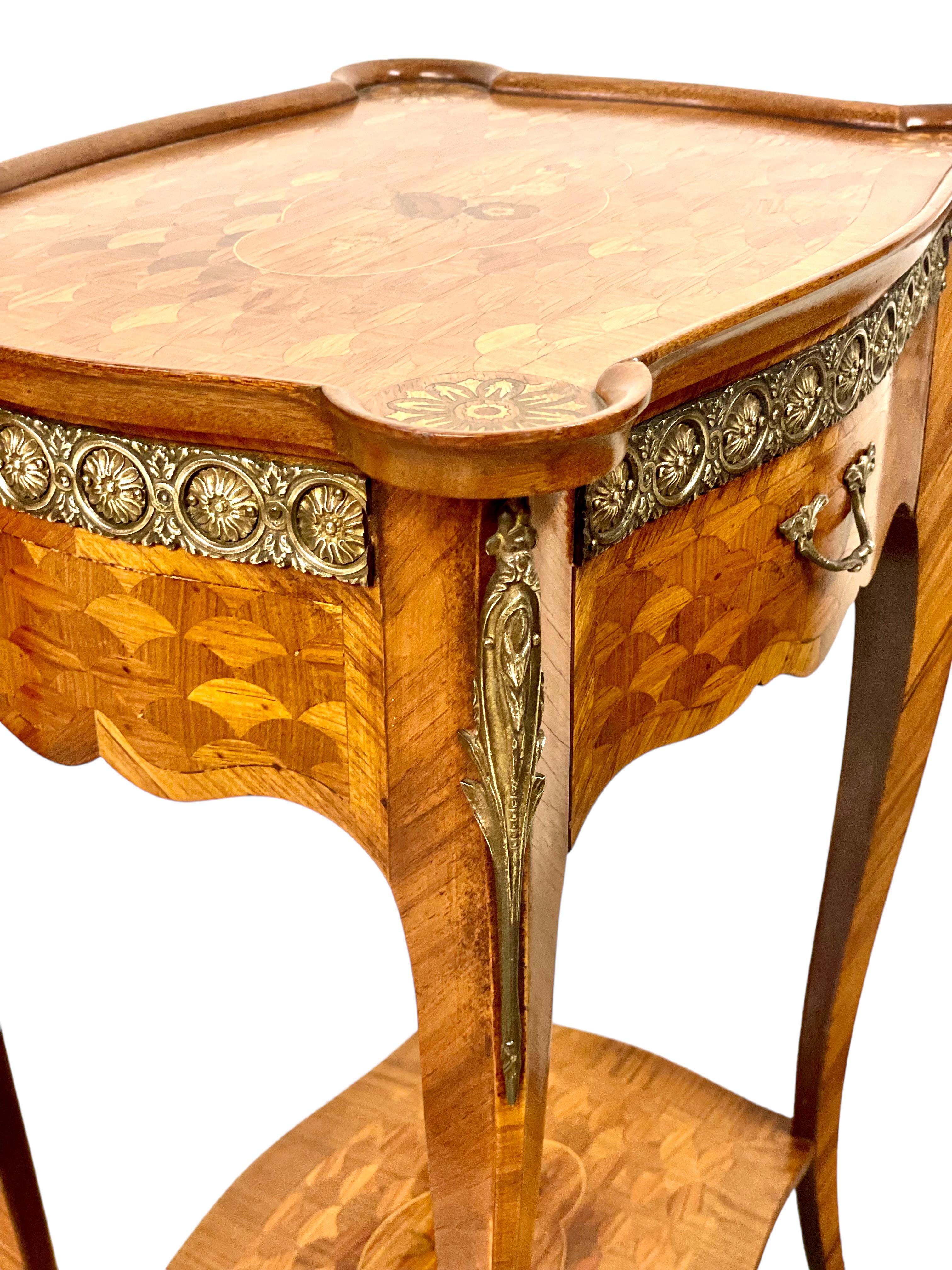 Pair of Antique Marquetry Inlaid Side Tables In Good Condition For Sale In LA CIOTAT, FR