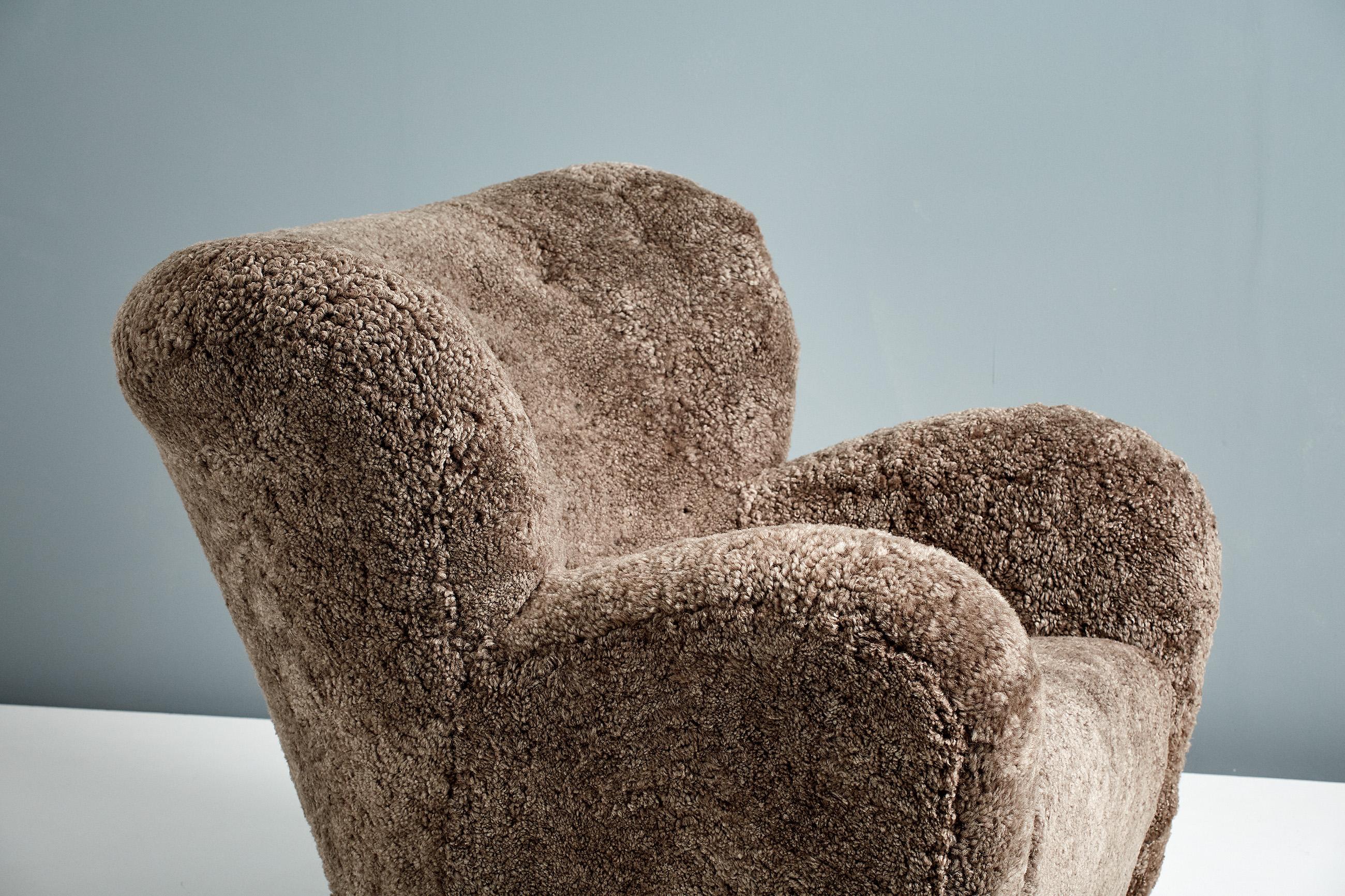 Paire de chaises à oreilles en peau de mouton des années 1930 pour l'hôtel Aulanko en vente 1