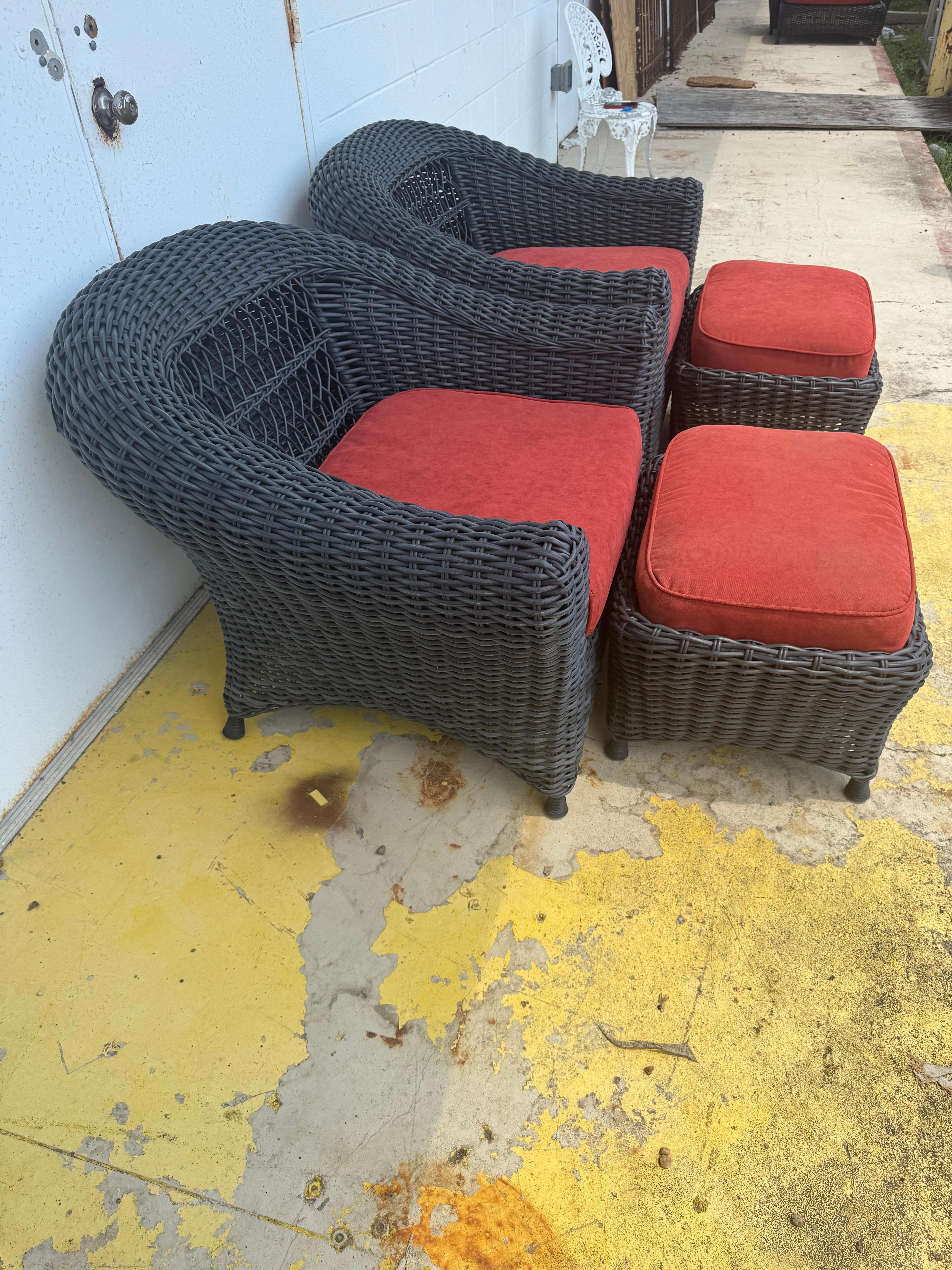 Pair of Martha Stewart Wicker Lounge Chairs and Ottomans In Good Condition For Sale In Pasadena, TX