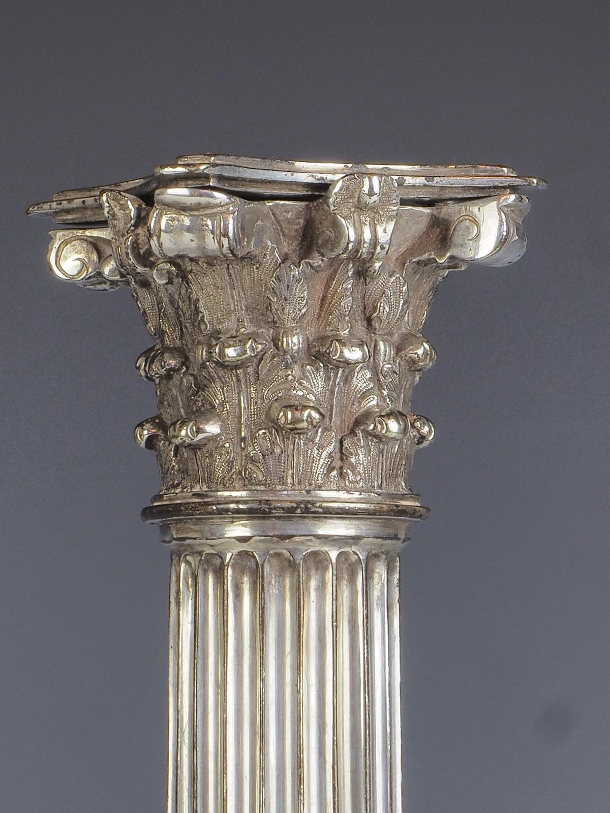 Plaqué argent Paire de chandeliers Martin Hall & Co en métal argenté, vers 1890 en vente