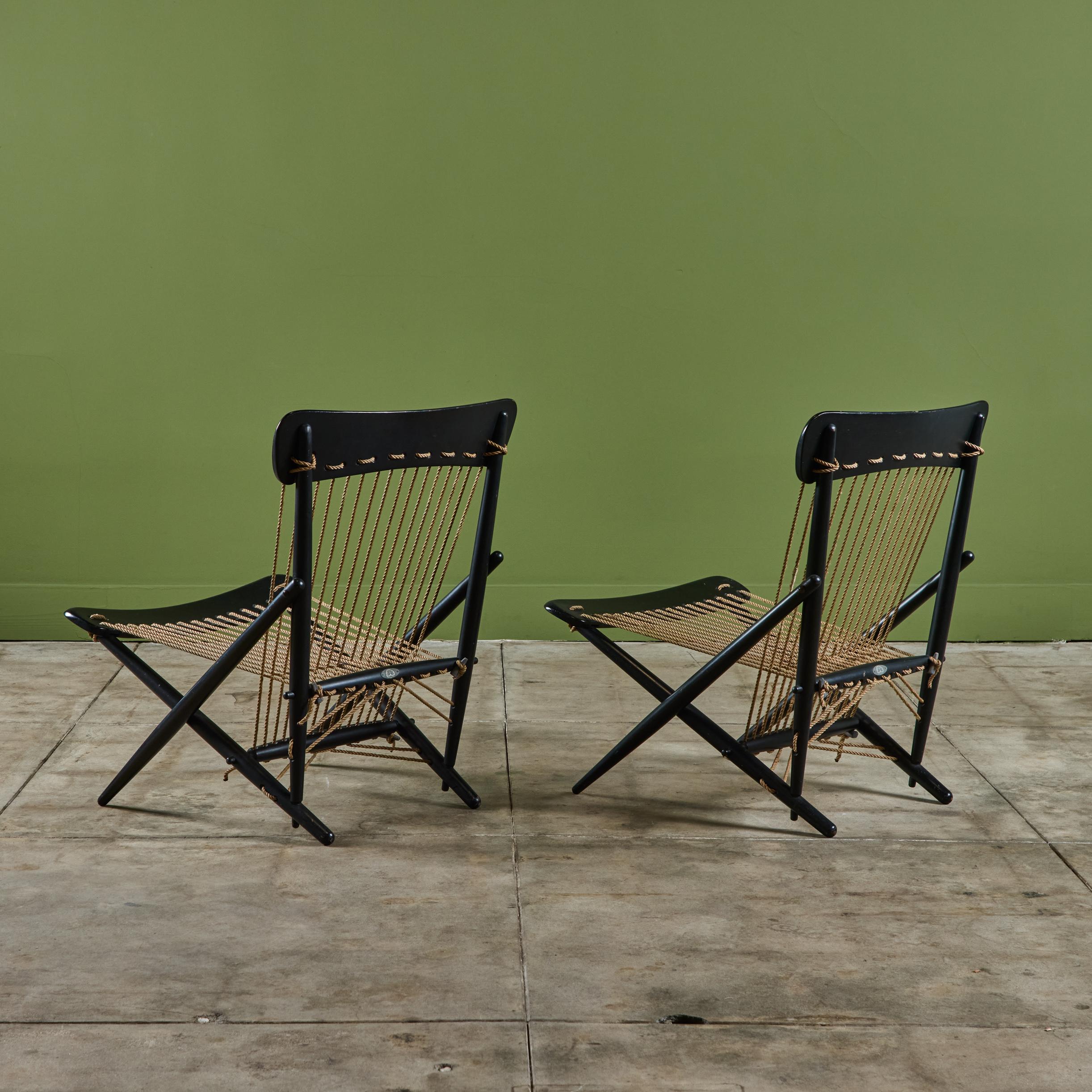 Milieu du XXe siècle Paire de chaises longues en corde Maruni en vente