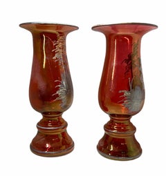 Paar Mary Gregory Bernstein/Rotglas handbemalte emaillierte Vasen