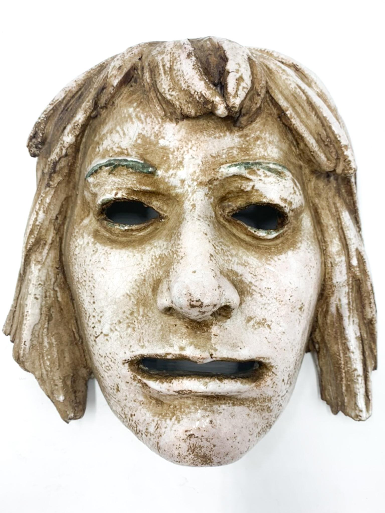 Paire de masques, visages de femmes et d'hommes, sculptés en terre cuite par Roberto Rigon dans les années 1960.

Les masques représentent un homme et une femme, tous deux sculptés par l'artiste en terre cuite. L'œuvre est rare, car l'auteur était