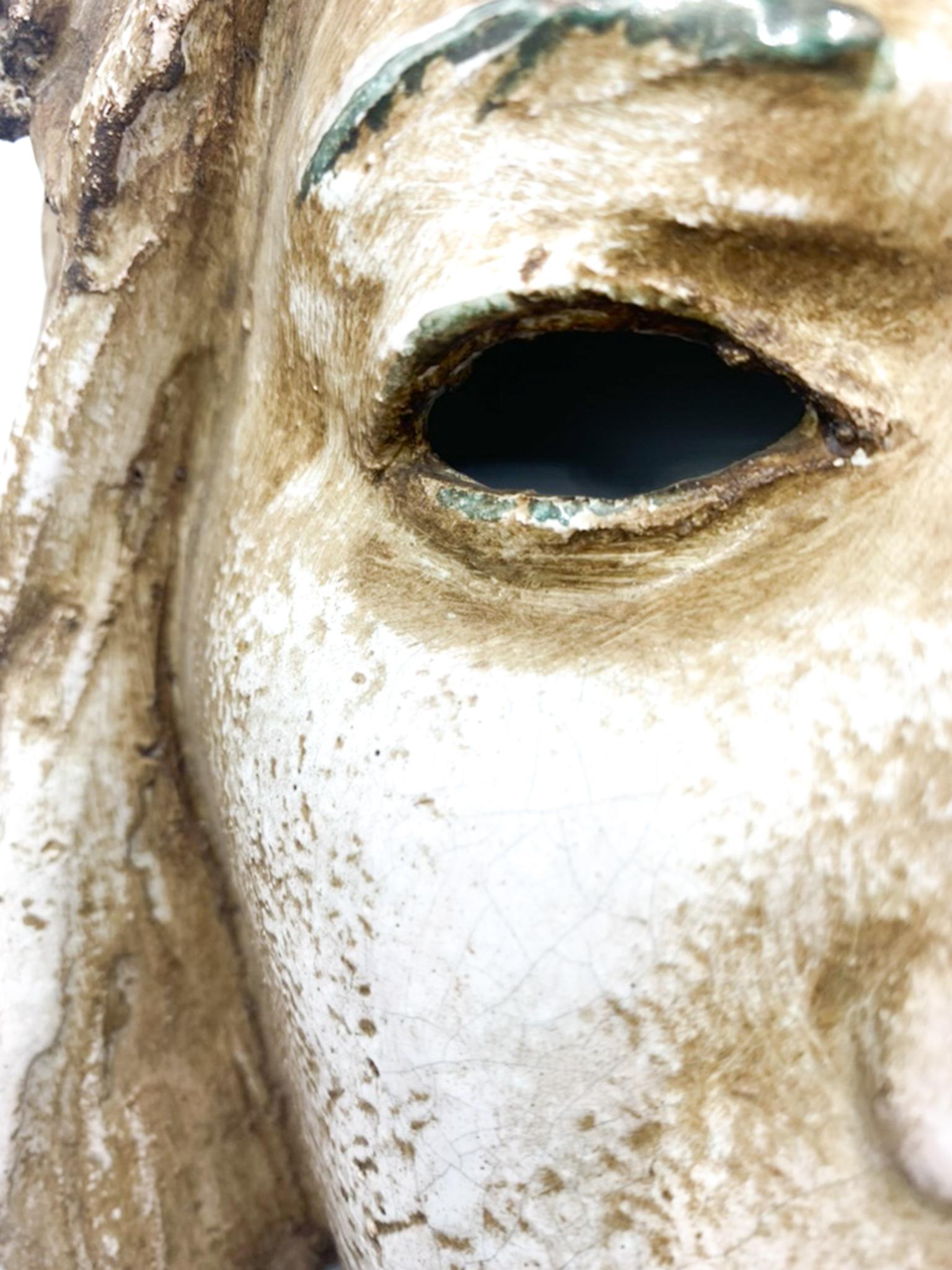 Pareja de máscaras esculpidas en terracota por Roberto Rigon, años 60 Italiano en venta