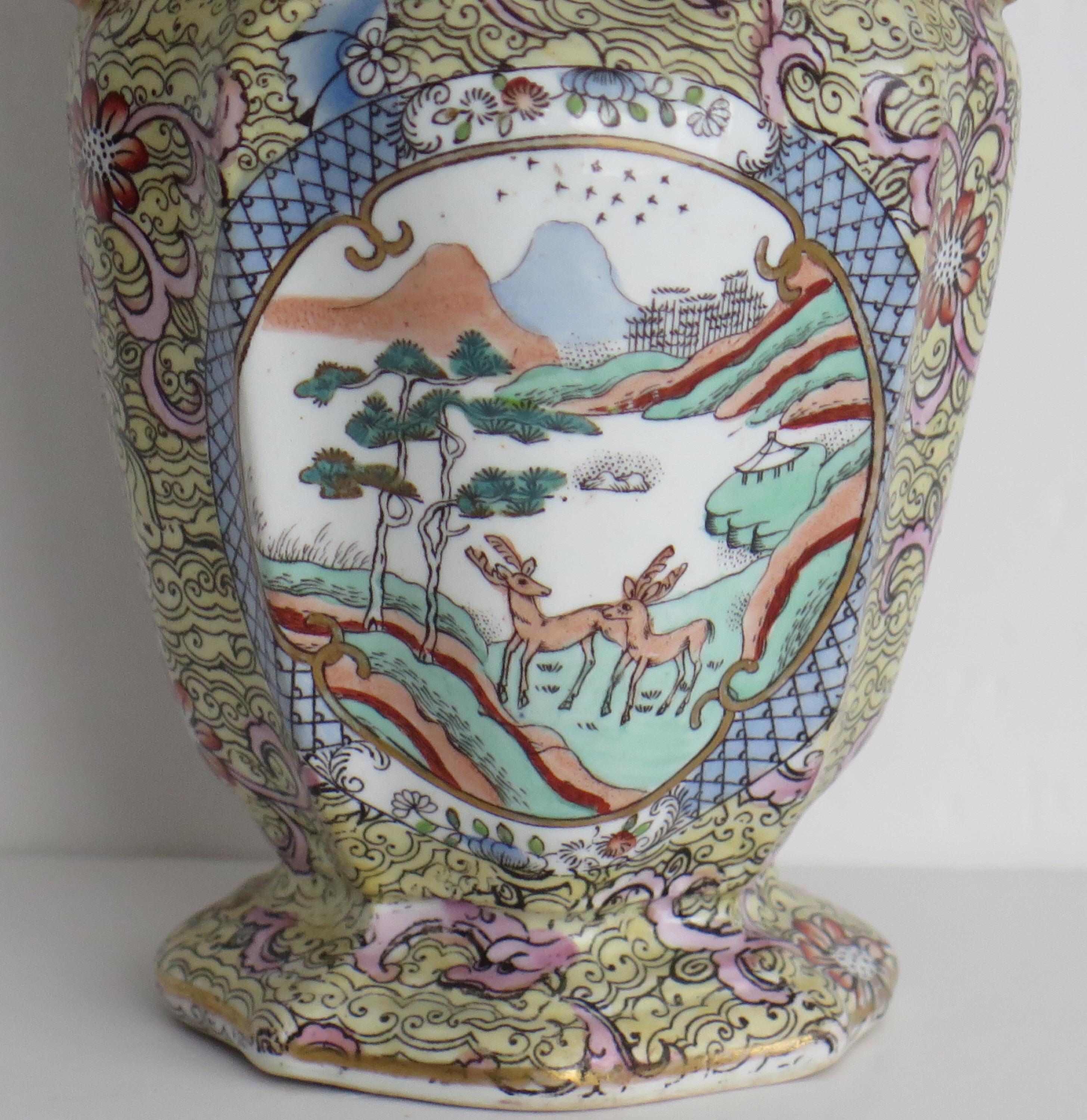 Pair of Mason's Ironstone Twin Handled Vases in Chinoiserie Pattern, circa 1820 4