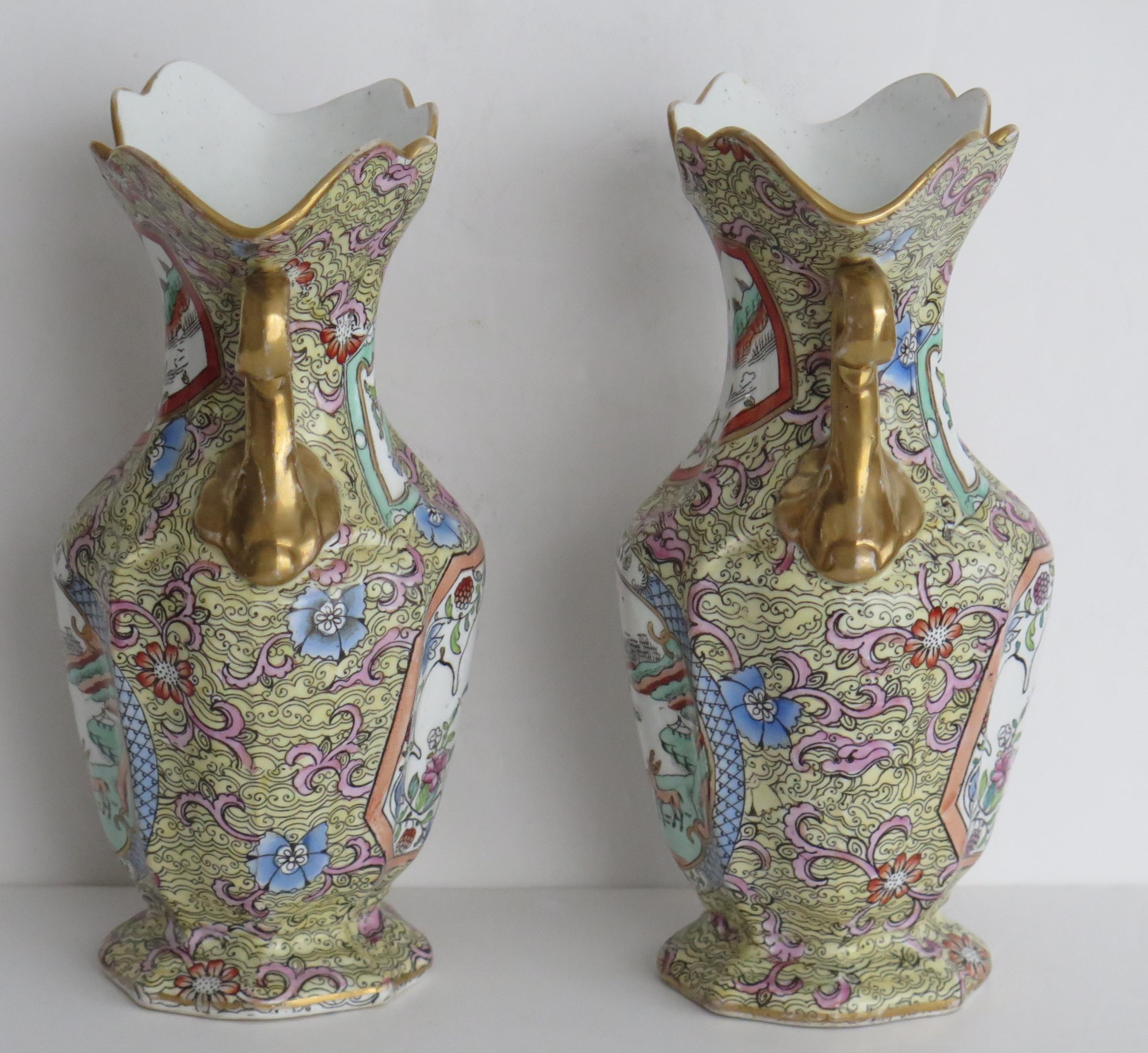 Pair of Mason's Ironstone Twin Handled Vases in Chinoiserie Pattern, circa 1820 In Good Condition In Lincoln, Lincolnshire