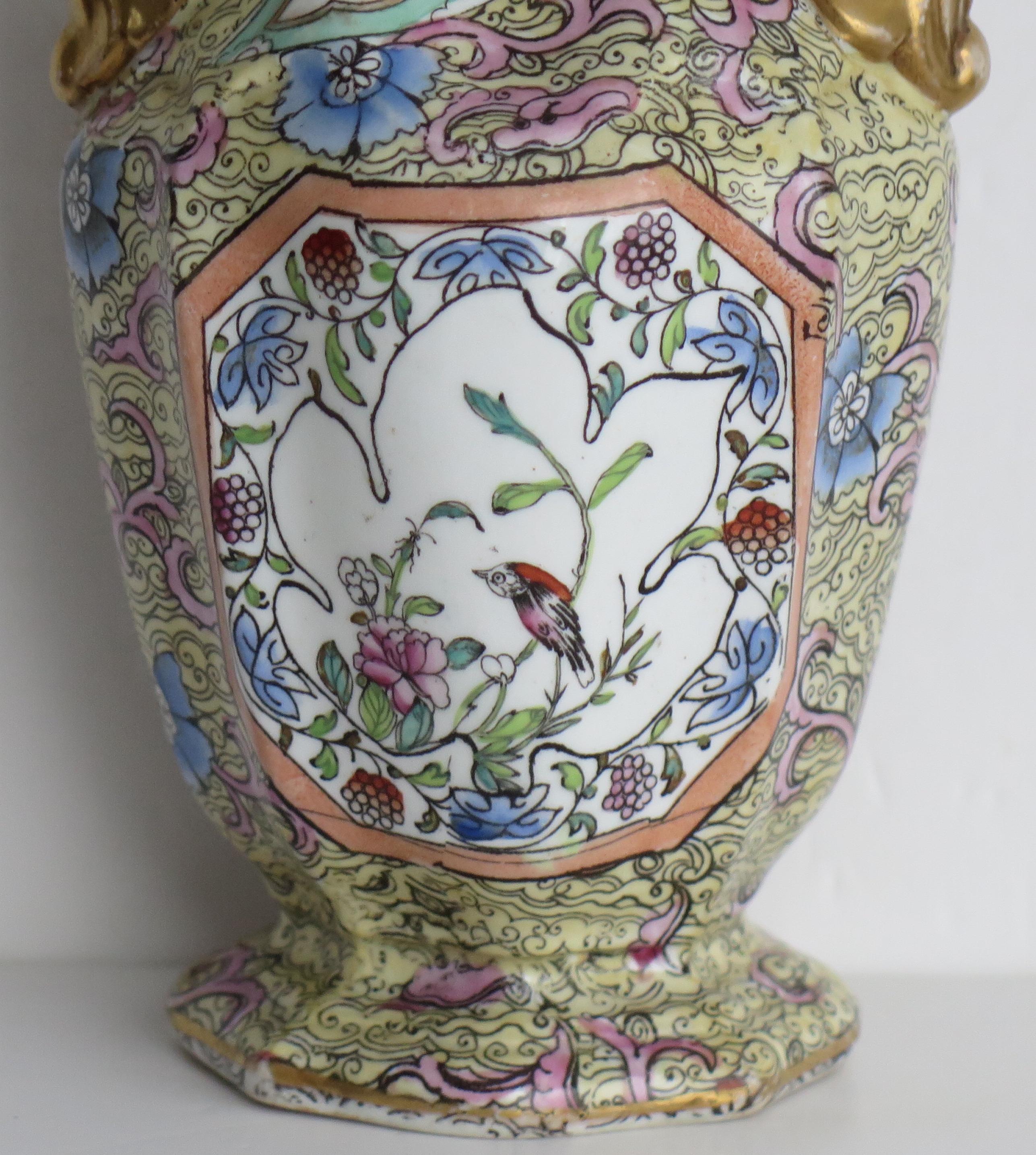 Pair of Mason's Ironstone Twin Handled Vases in Chinoiserie Pattern, circa 1820 2