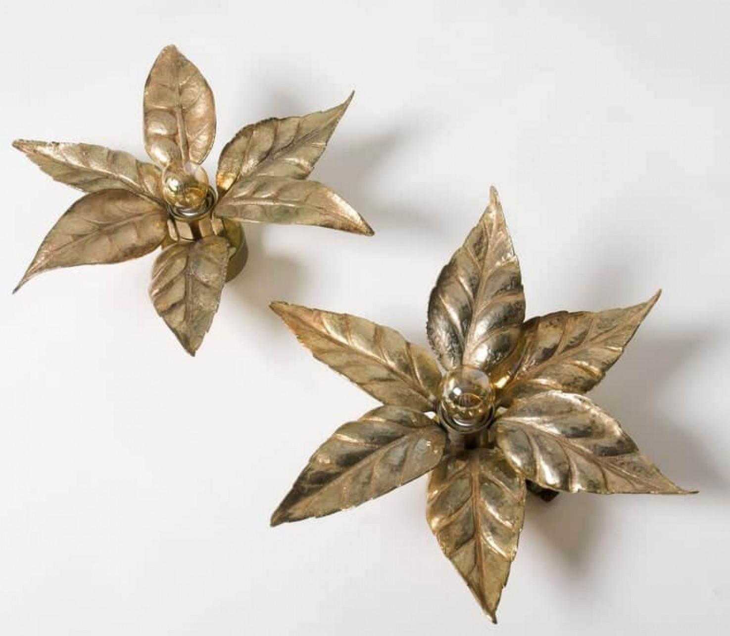 Paar massive Flower Wall Lights, Belgien, 1970 (20. Jahrhundert) im Angebot