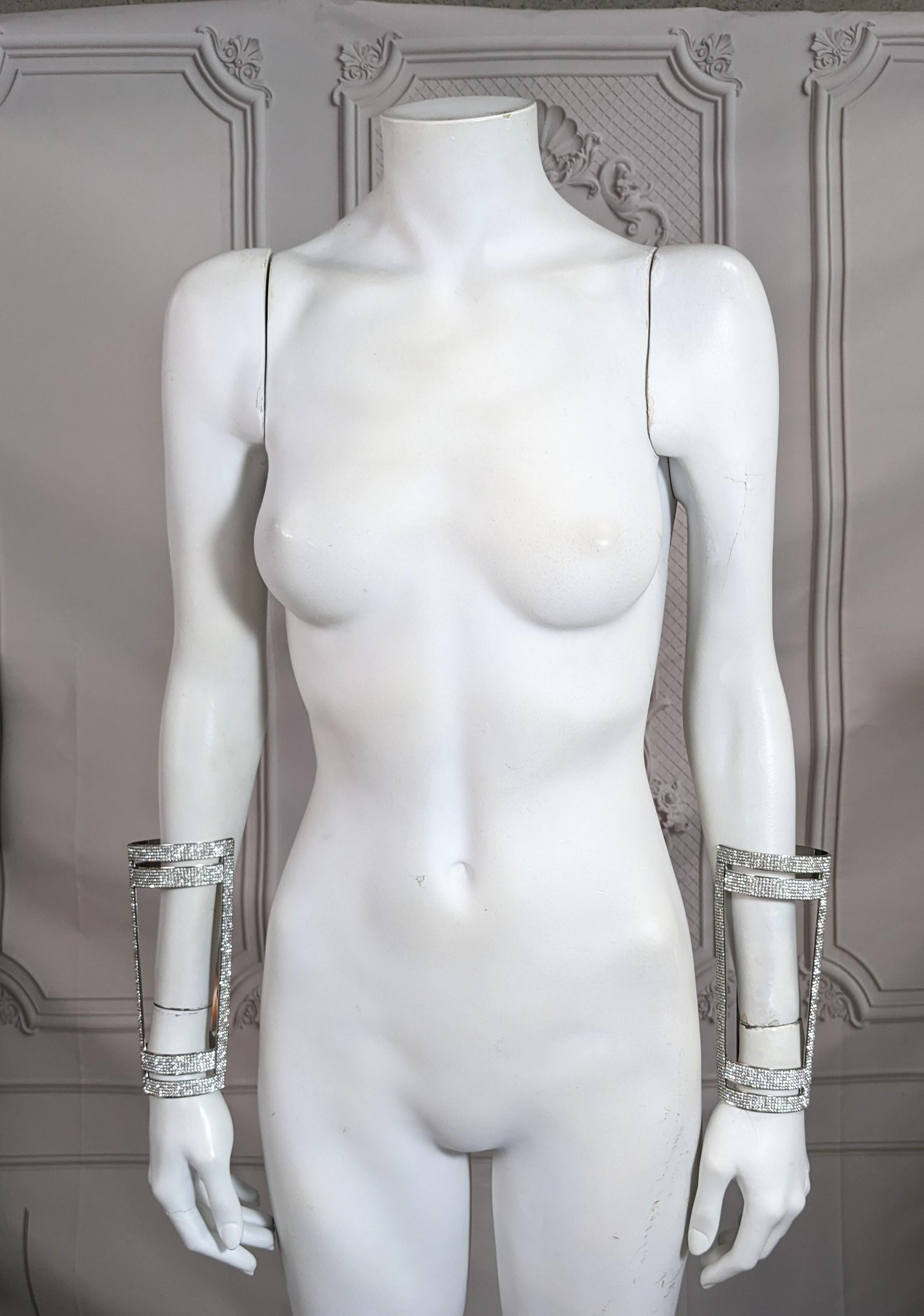 Paire de manchettes en cristal pavé massif et effilé, Italie en vente 4