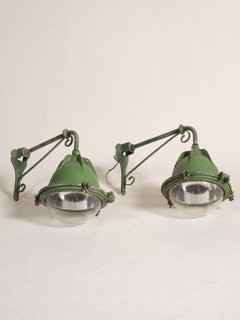 Paar massiver Vintage-Gelenkarm-Industrieleuchten, Mitte des Jahrhunderts, USA