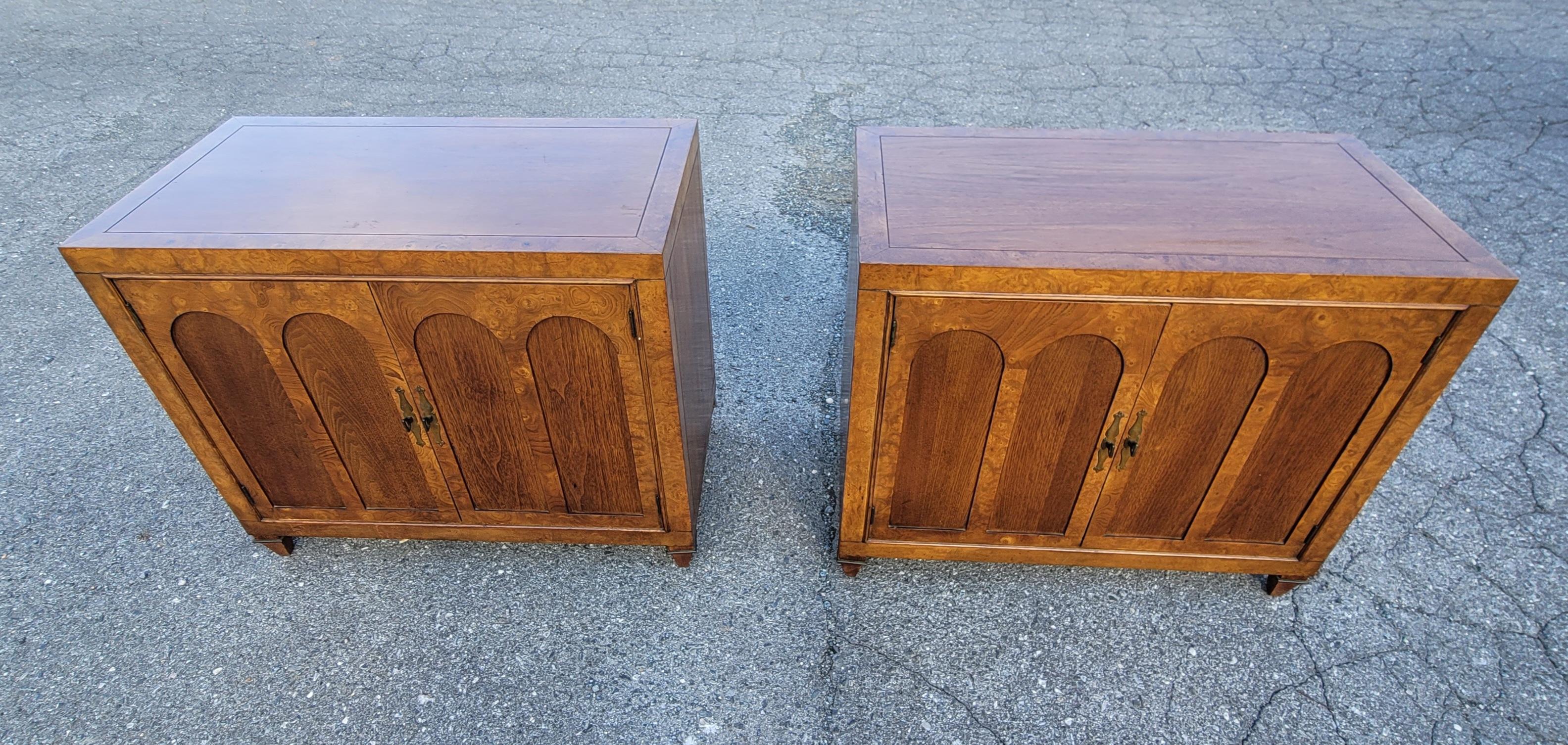 Pair of Mastercraft Burled and Walnut Colonnade Cabinets Credenza Buffet Server For Sale 3