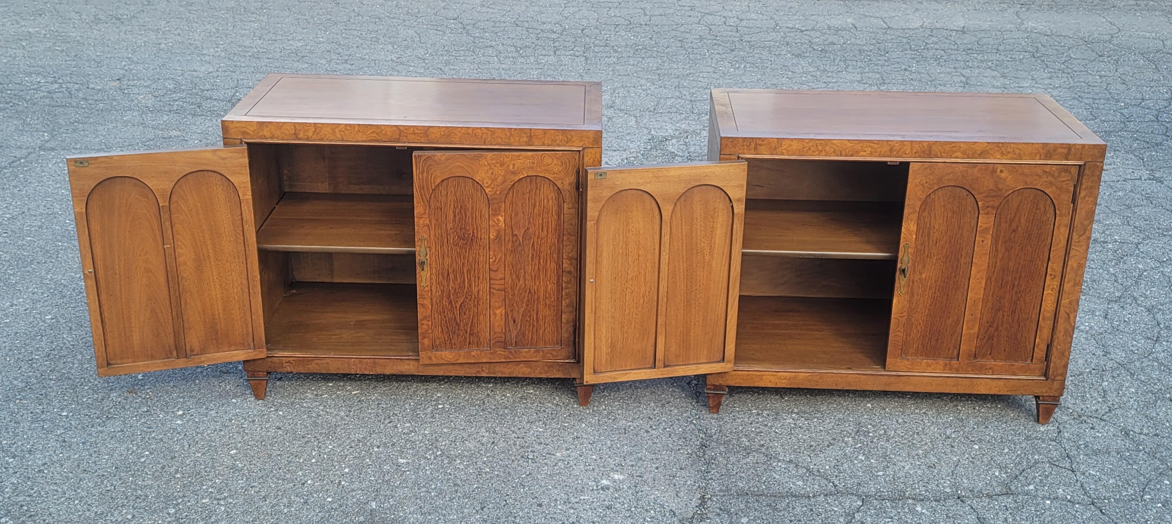 Pair of Mastercraft Burled and Walnut Colonnade Cabinets Credenza Buffet Server For Sale 4