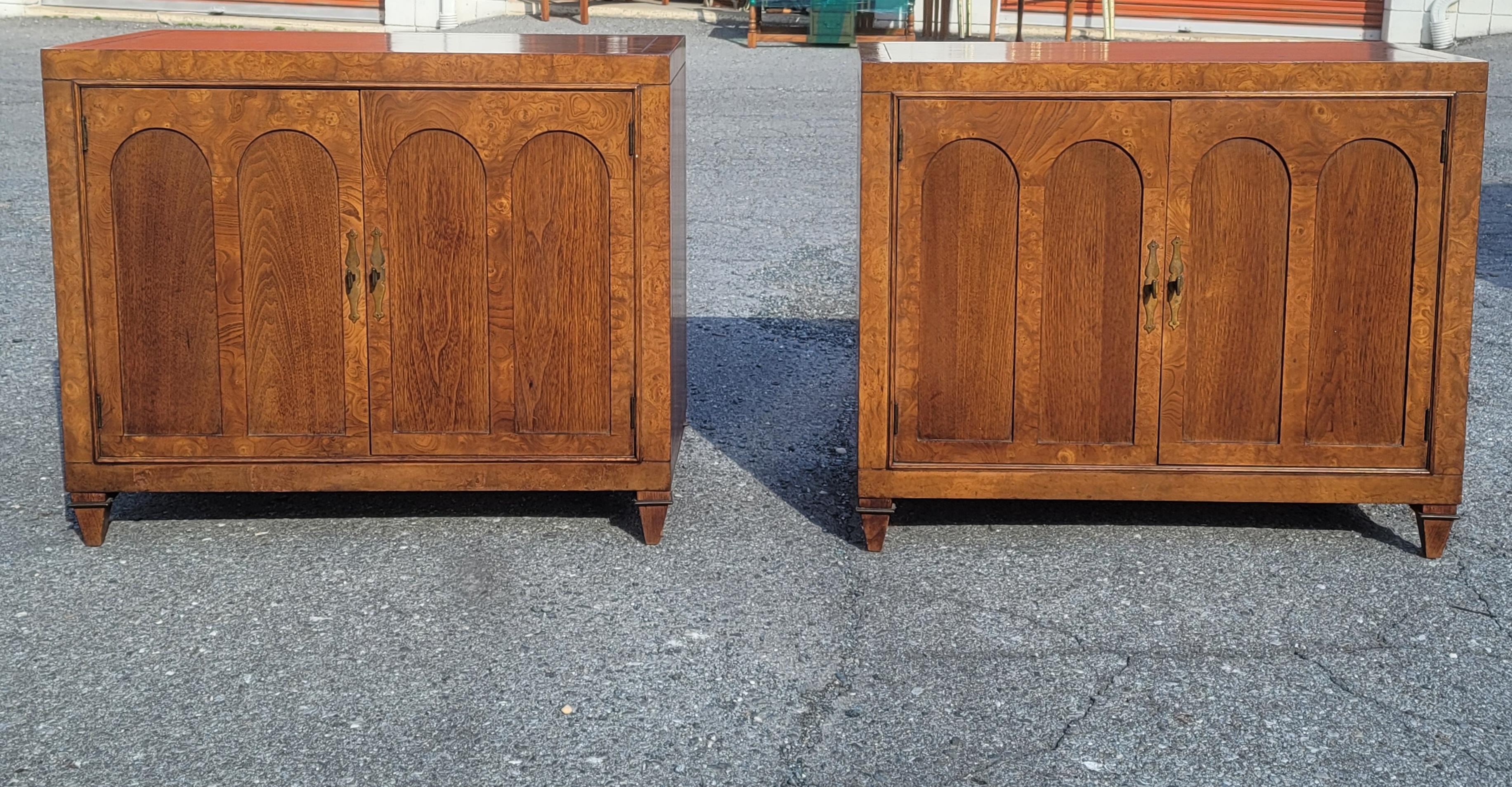Pair of Mastercraft Burled and Walnut Colonnade Cabinets Credenza Buffet Server For Sale 5