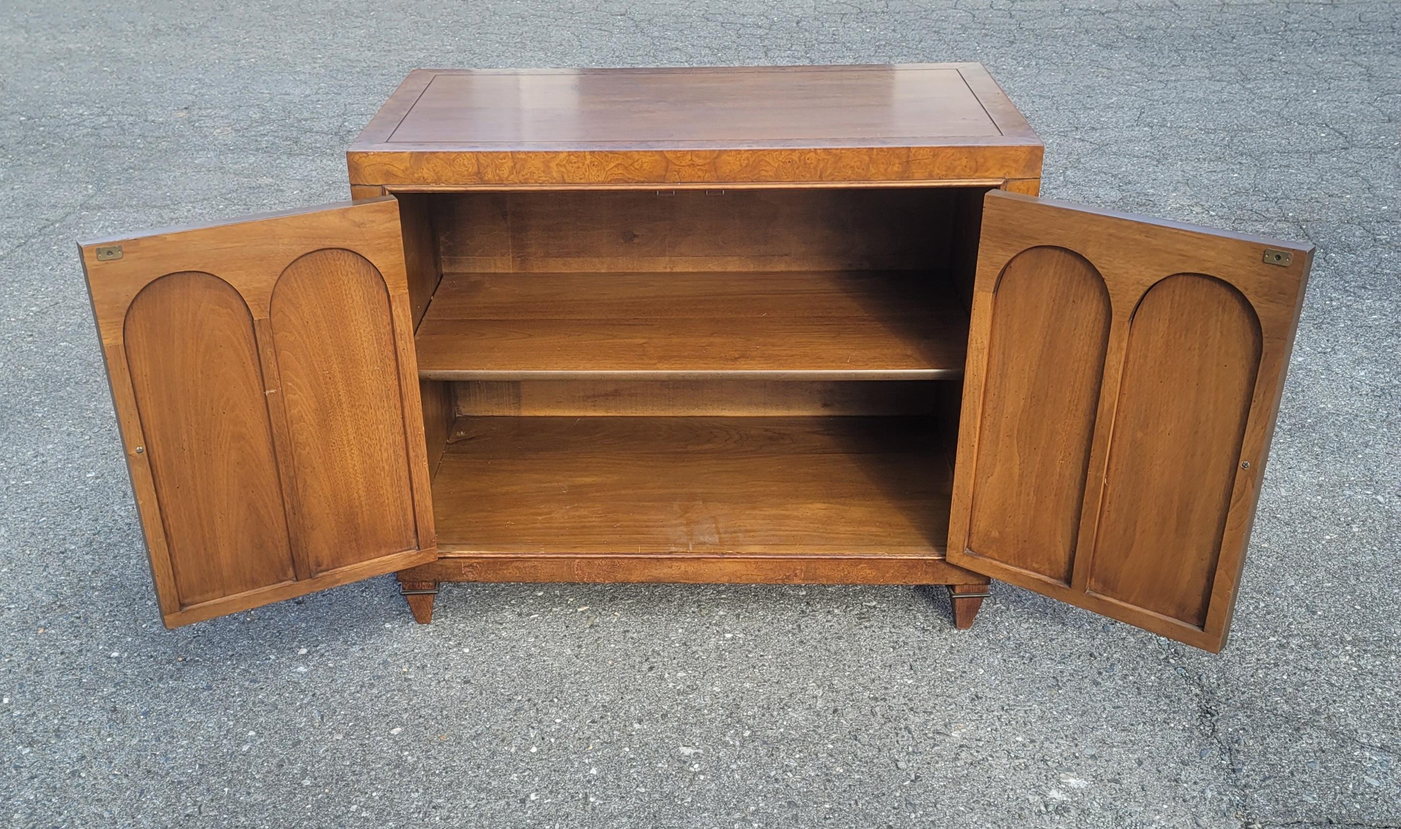 Hand-Crafted Pair of Mastercraft Burled and Walnut Colonnade Cabinets Credenza Buffet Server For Sale