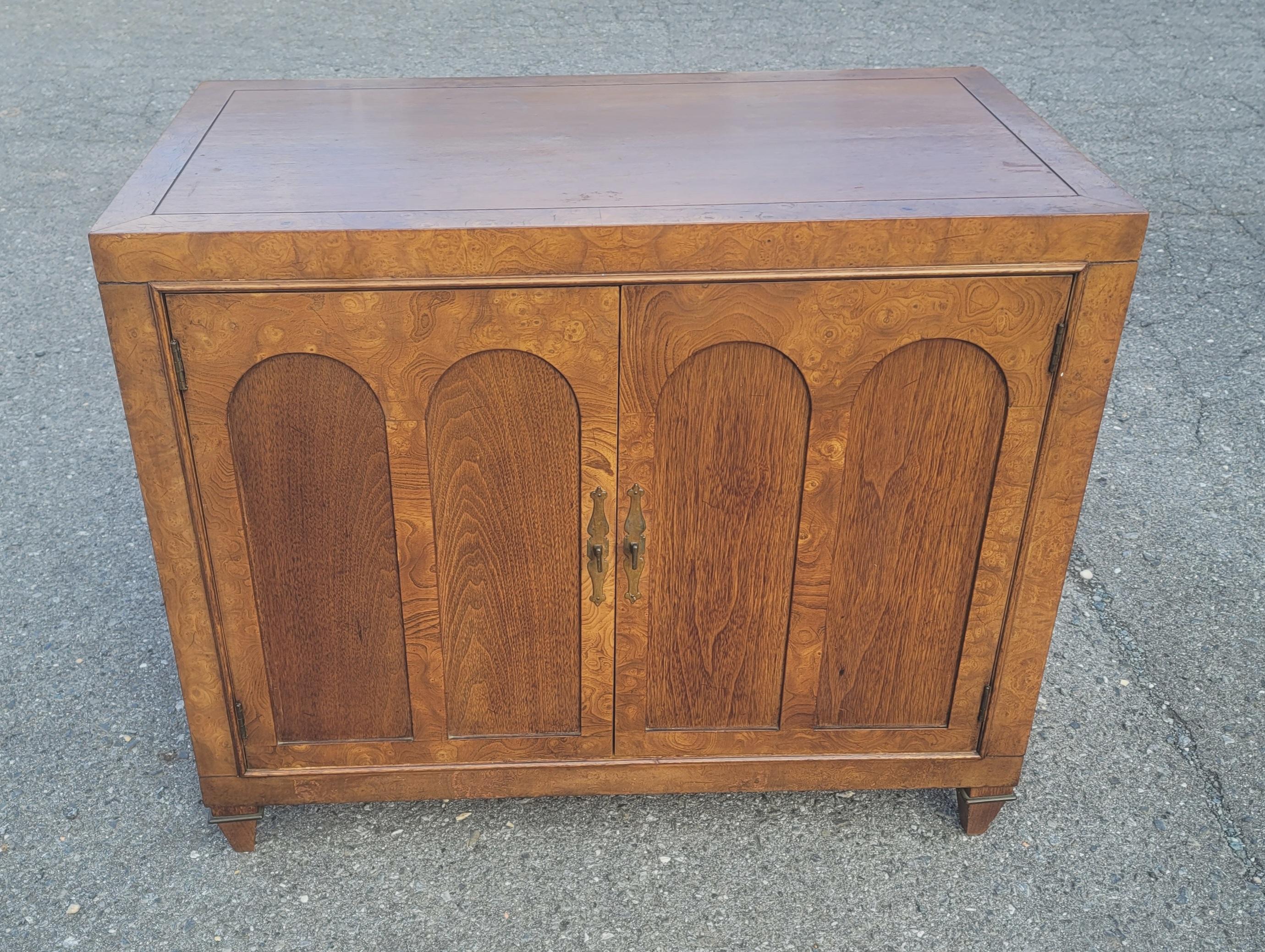 American Pair of Mastercraft Burled and Walnut Colonnade Cabinets Credenza Buffet Server For Sale