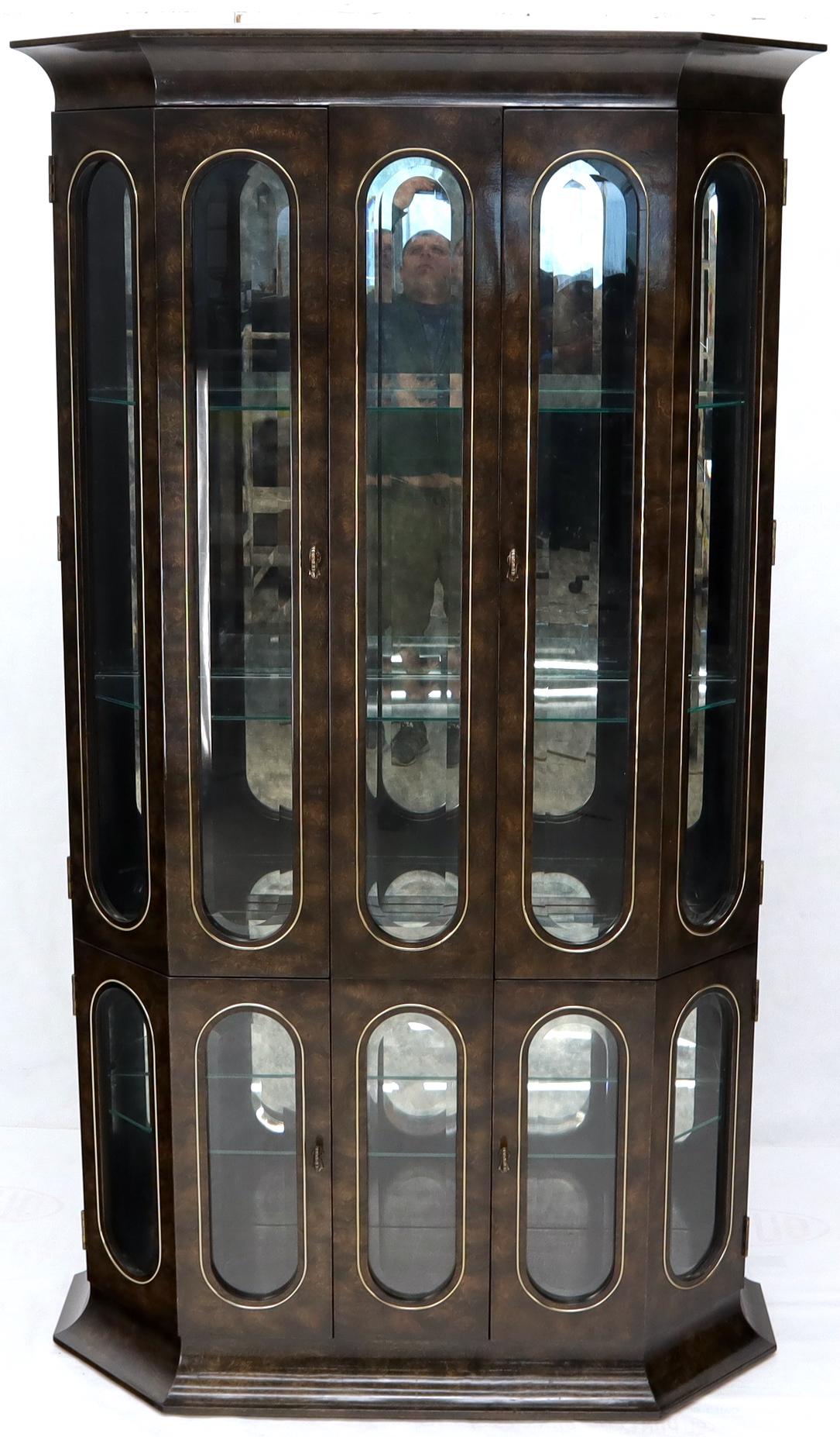 Pair of Mastercraft Burlwood and Glass Curio Display Cabinets Vitrines Etageres In Excellent Condition In Rockaway, NJ