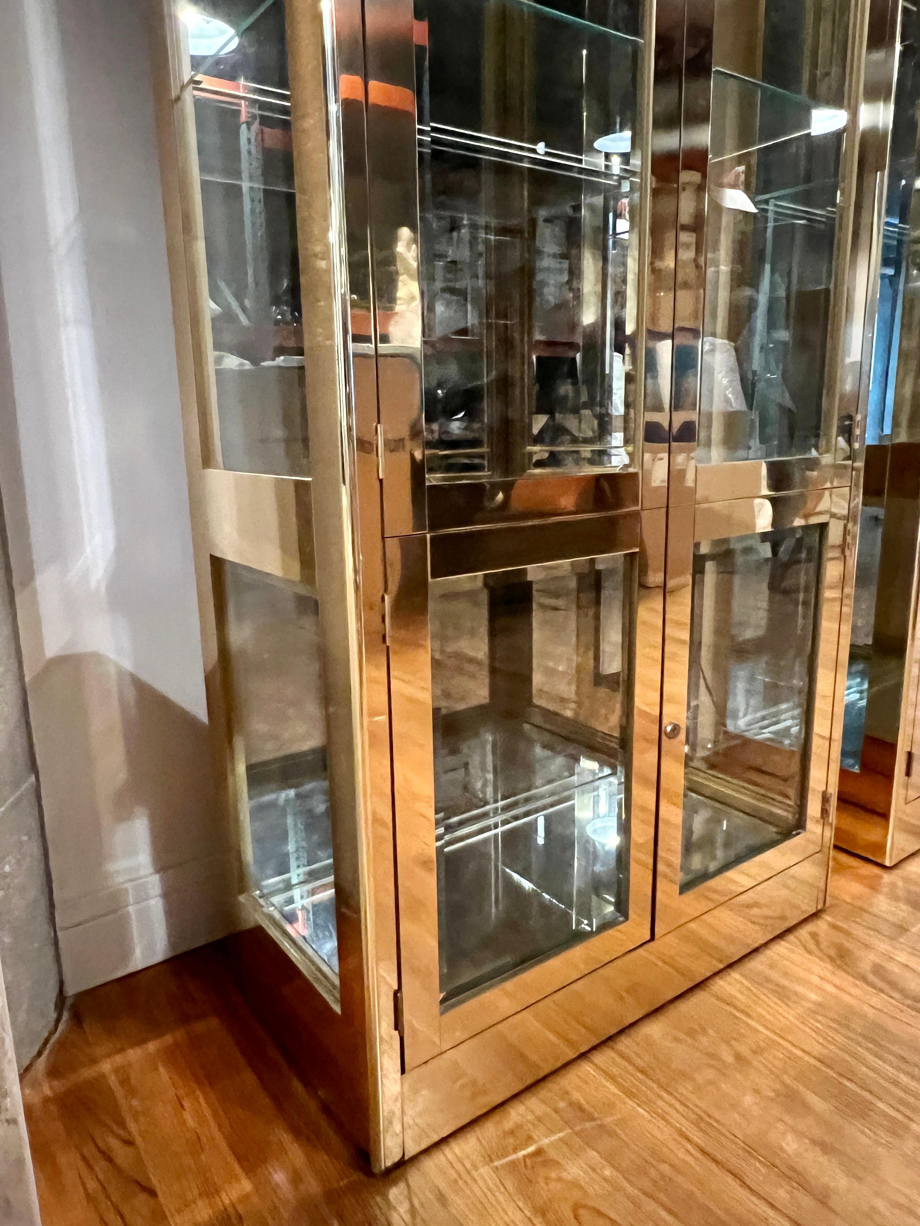 Pair of Mastercraft Vitrine Display Cabinets or Etageres For Sale 3