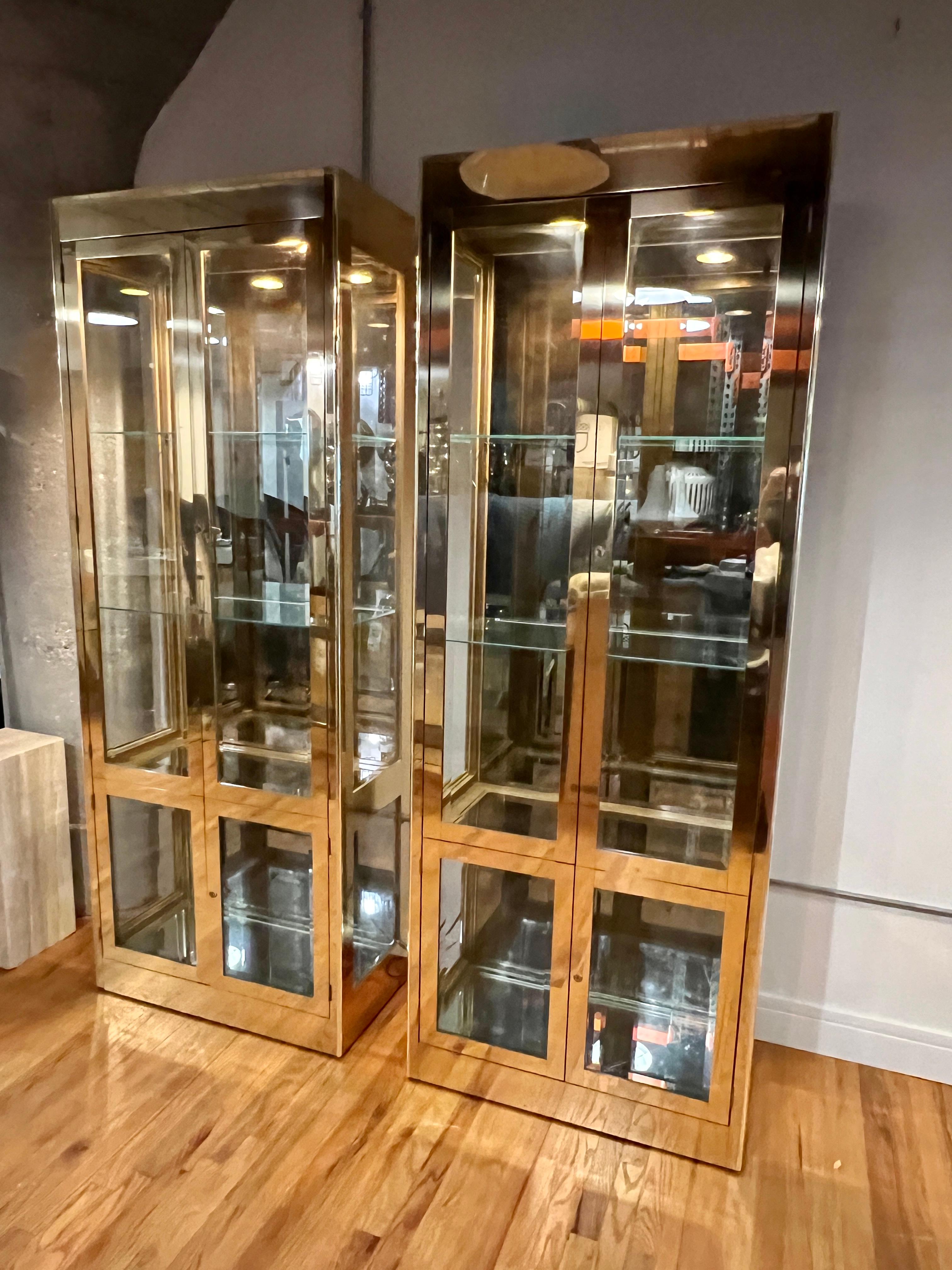 Late 20th Century Pair of Mastercraft Vitrine Display Cabinets or Etageres For Sale