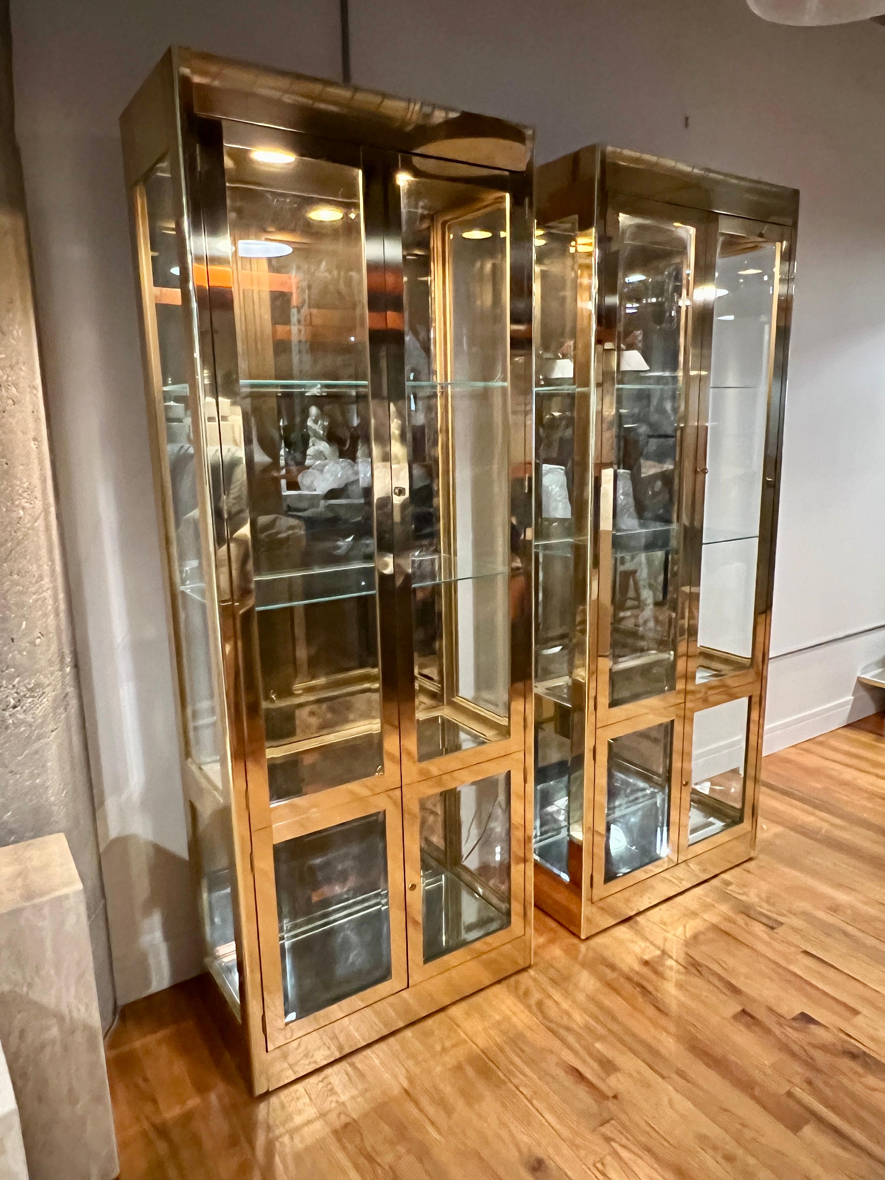 Pair of Mastercraft Vitrine Display Cabinets or Etageres For Sale 1