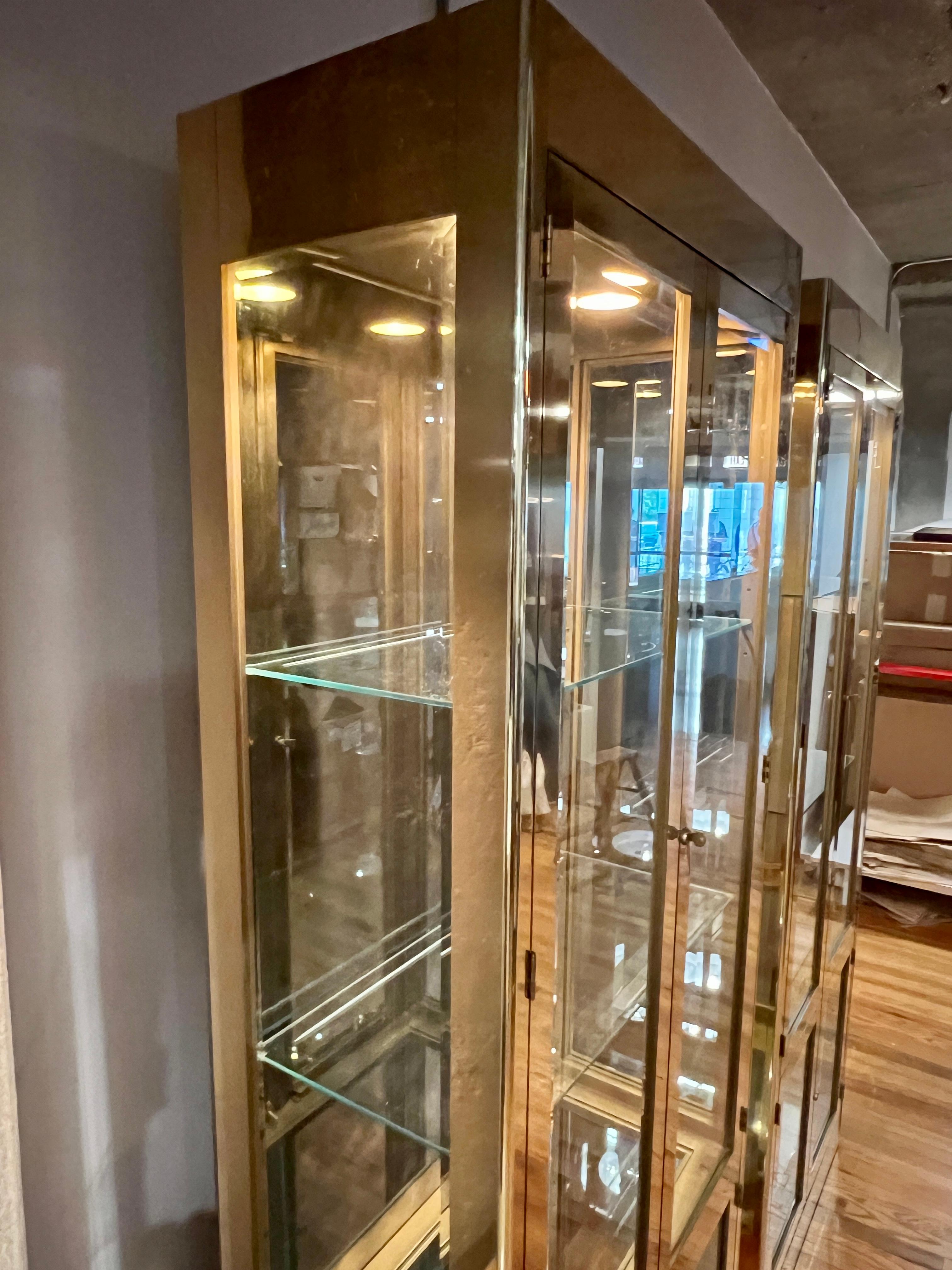 Pair of Mastercraft Vitrine Display Cabinets or Etageres For Sale 2
