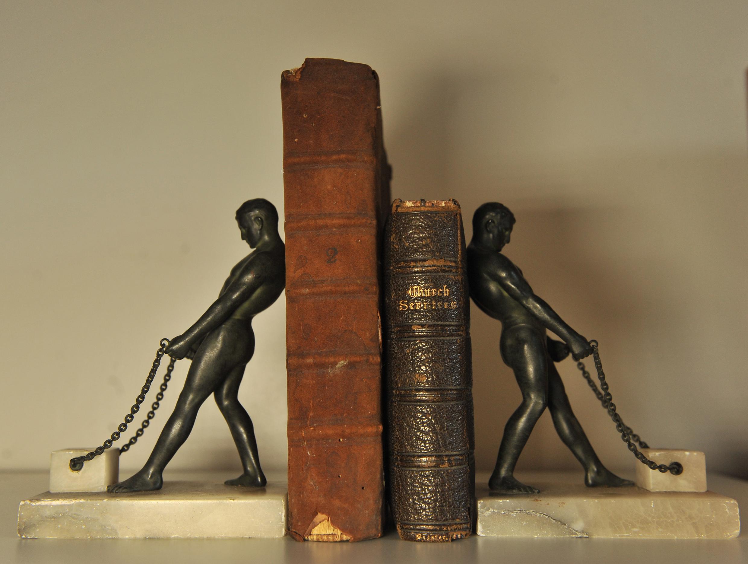 Hand-Crafted  Matching Pair Grand Tour Bronze Greco Male Figurine Bookends On Alabaster Base  For Sale